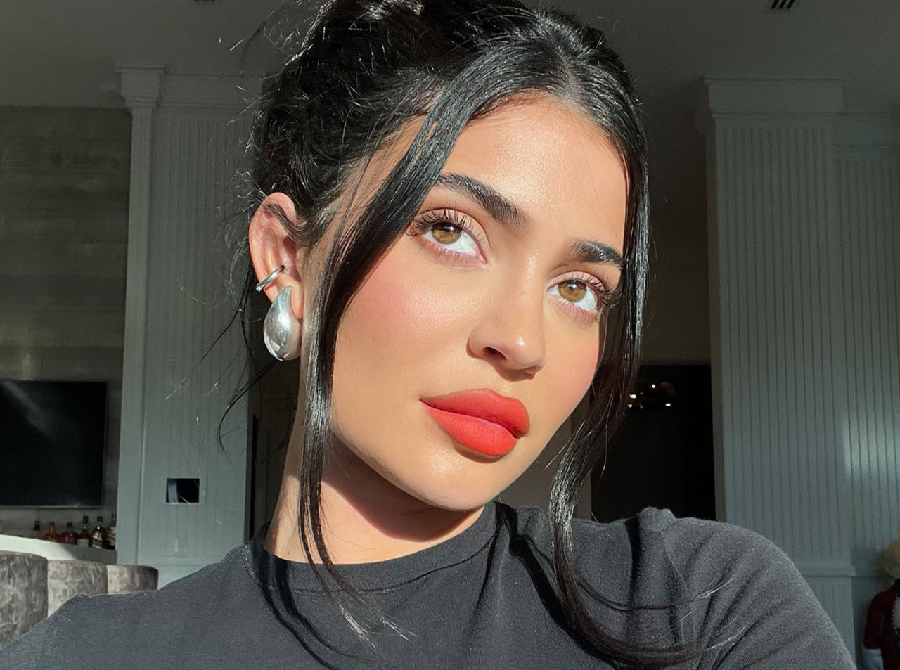 Kylie's Bright & Bold Look - Trendy Makeup & Beauty Products for Everyday Glam | Perfect for Parties, Dates & Self-Care Moments