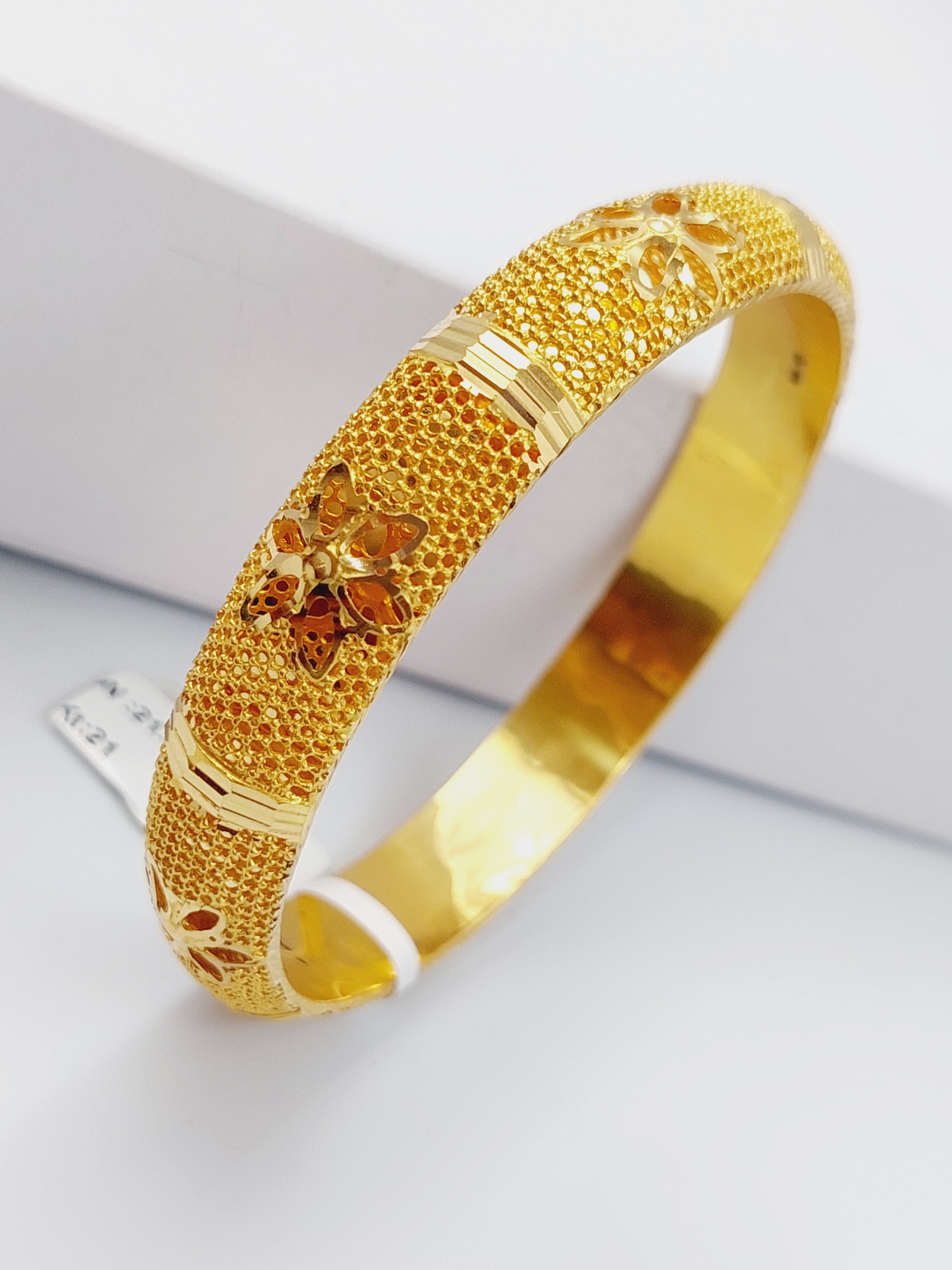 Emirati Bangle Bracelet - Elegant Gold Arabic Jewelry for Women - Perfect for Weddings, Parties & Cultural Events