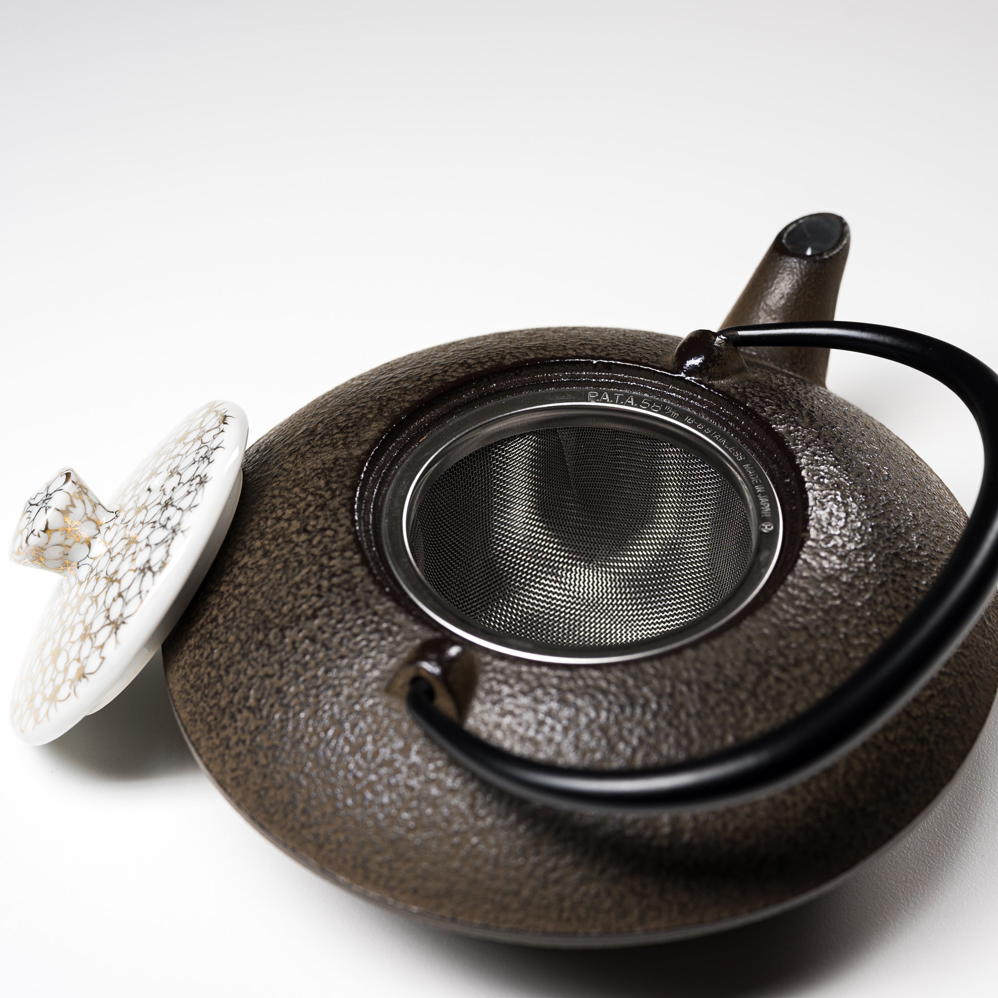 Premium Japanese Kyo Kiyomizu Ware Cast Iron Teapot - 410ml Gold Cherry Blossom Design for Authentic Tea Ceremony & Home Decor