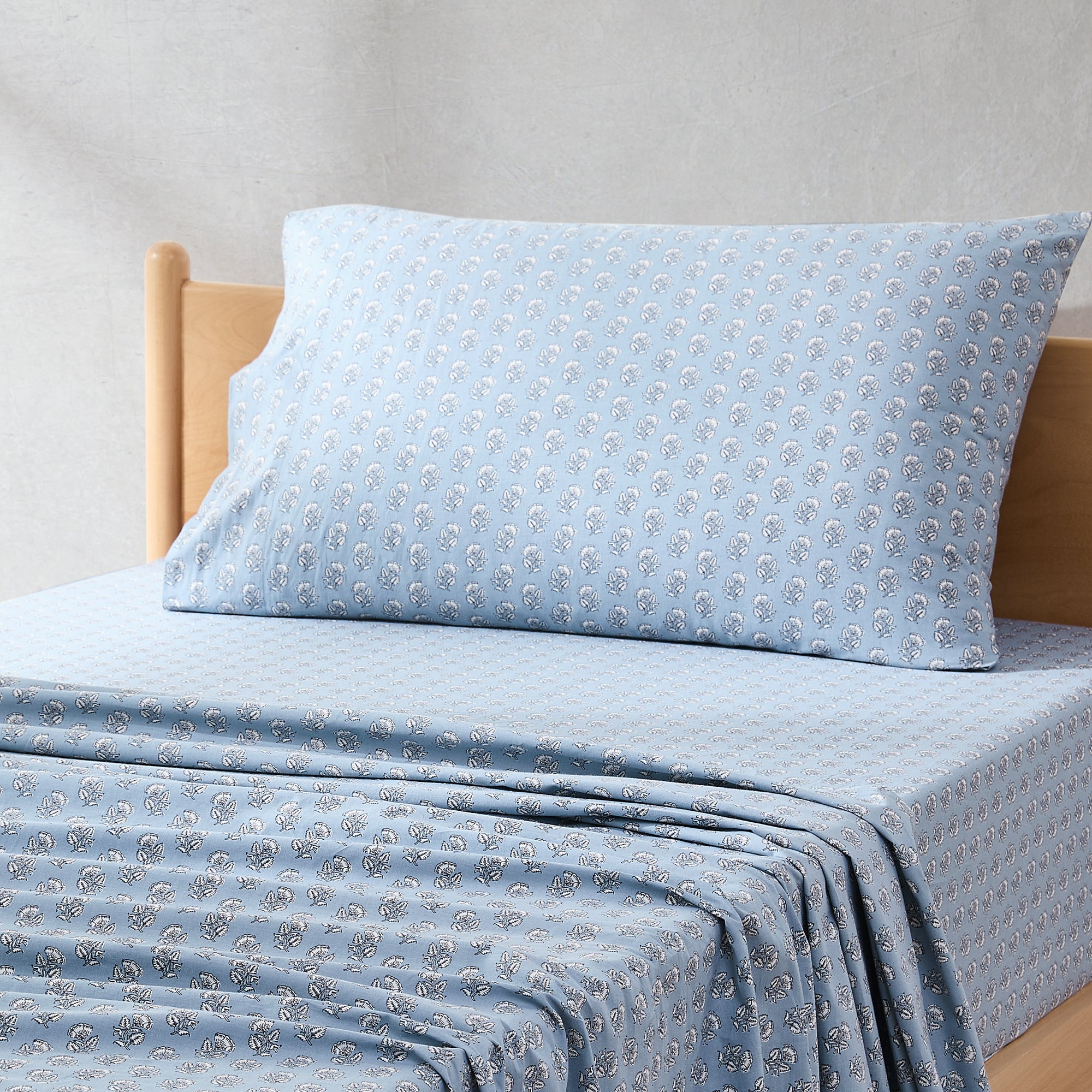 Premium Freesia Cotton Sheet Set - Soft Breathable Bed Sheets for All Seasons - Queen Size 4-Piece Set - Perfect for Home, Hotel, and Guest Room Use