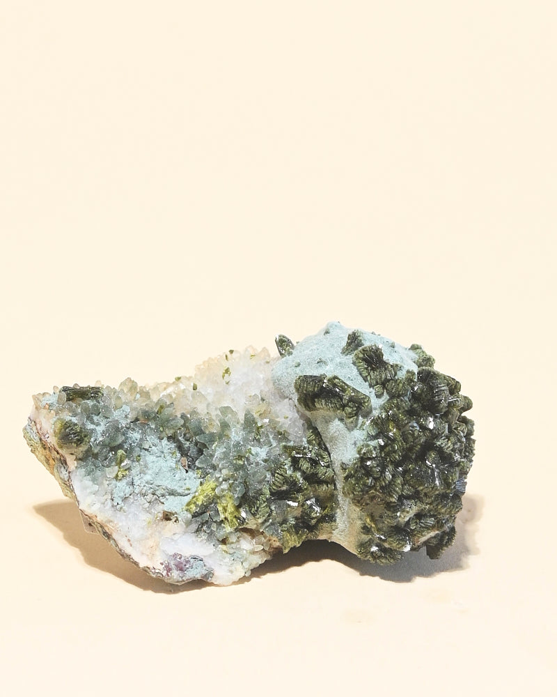 Natural Epidote Crystal Specimen - Raw Green Epidote Stone for Mineral Collectors, Healing Crystals & Home Decor - Perfect for Display Cases, Meditation Spaces & Geology Gifts