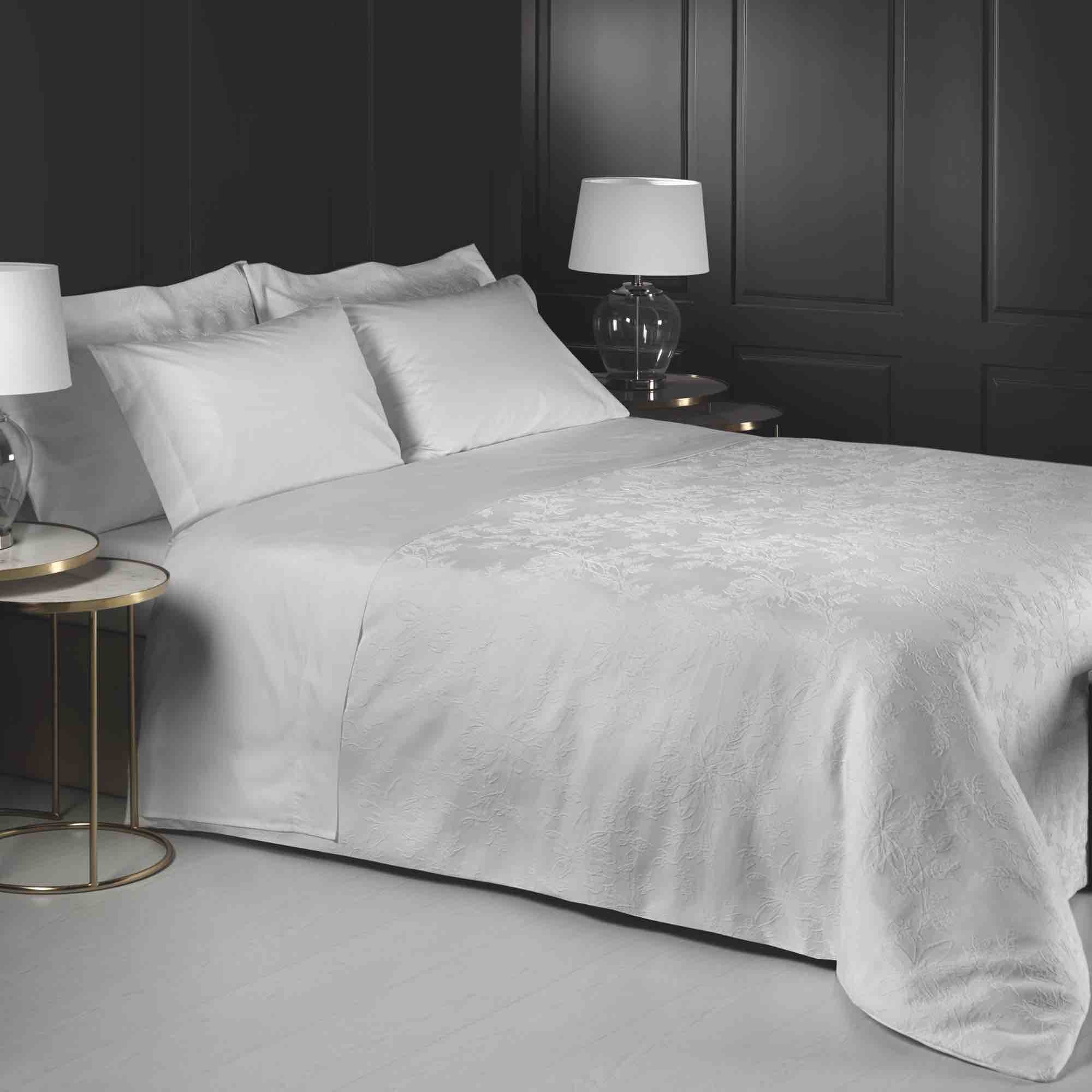 Kingston Jacquard Duvet Cover Set - Luxury Soft Bedding Set, Ivory White Queen Size - Perfect for Master Bedroom, Guest Room & Hotel Decor