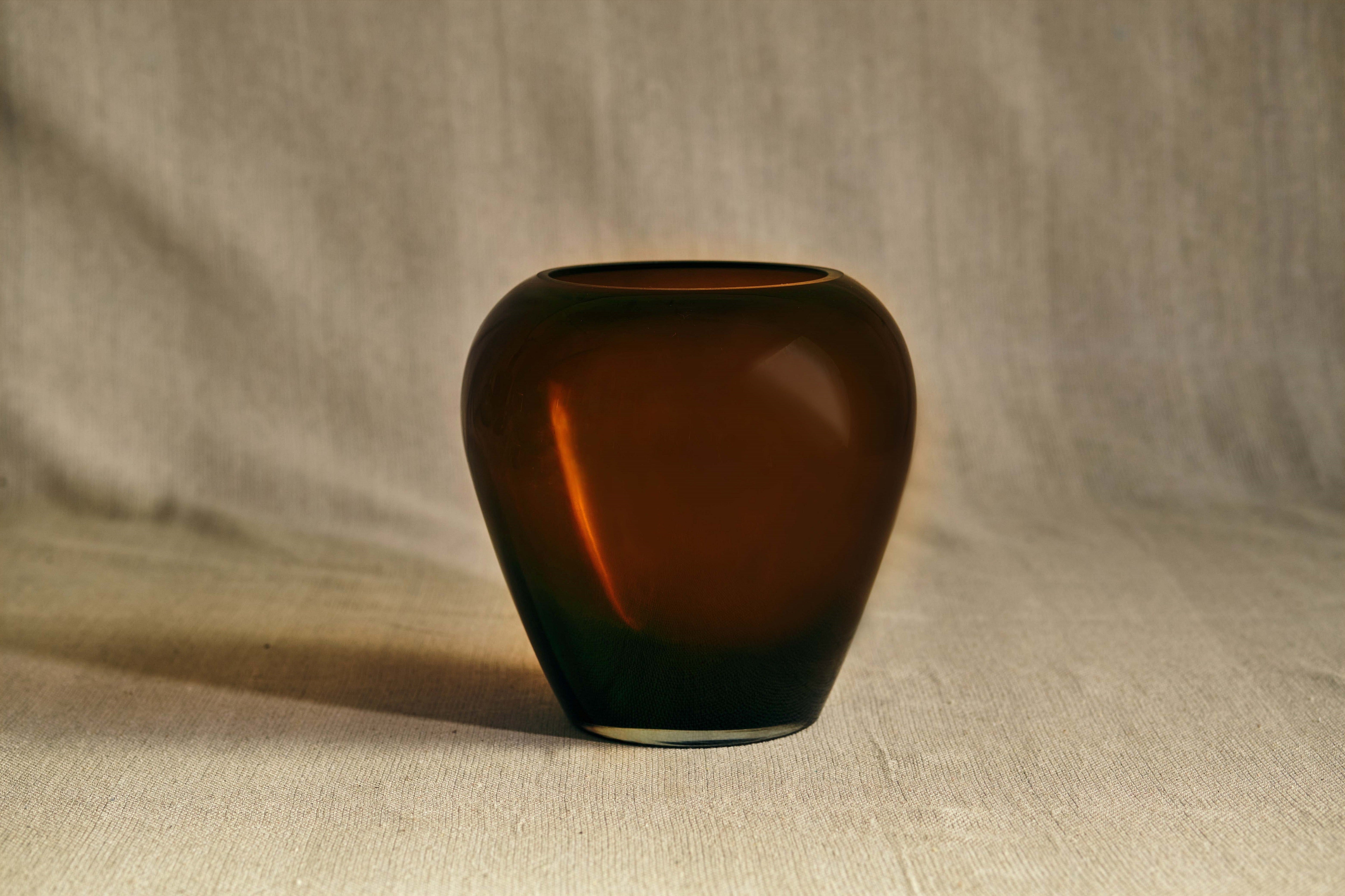 Elegant Rounded Brown Glass Vase - Handcrafted Decorative Centerpiece for Home, Wedding & Floral Arrangements