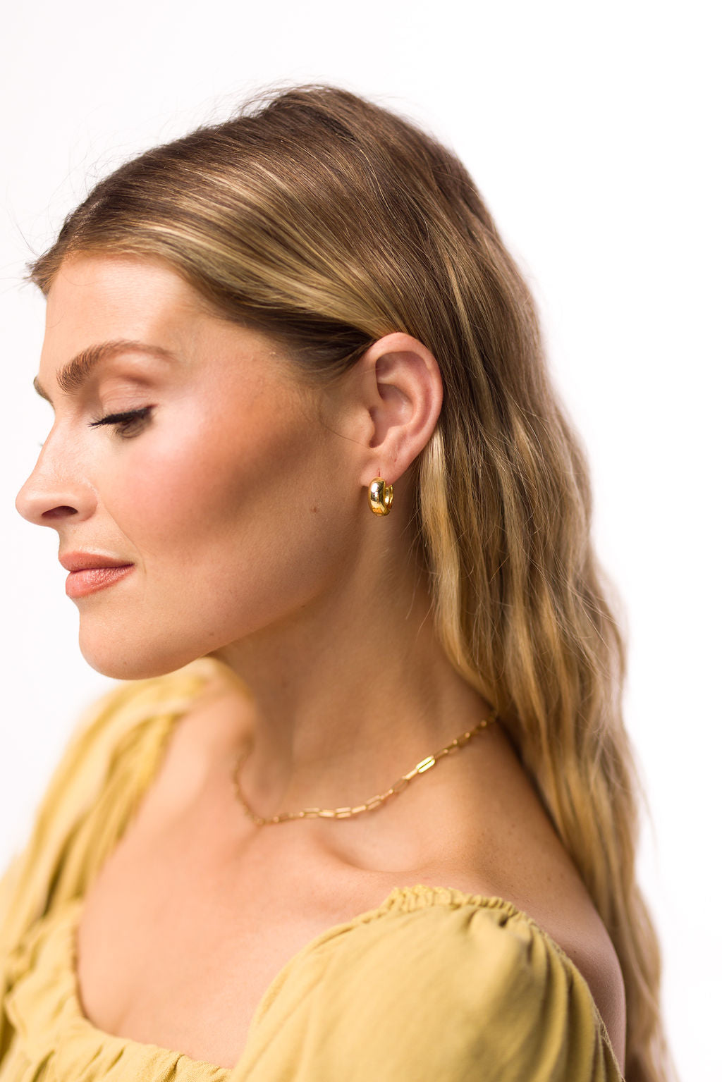18K Gold Halo Hoop Earrings for Women - Classic Circle Dangle Earrings for Everyday Wear, Parties & Special Occasions