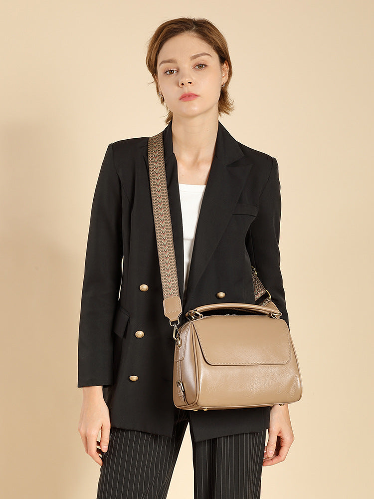Stylish and Versatile Women's Handbag - Fashionable Crossbody Purse for Work, Travel, and Everyday Use