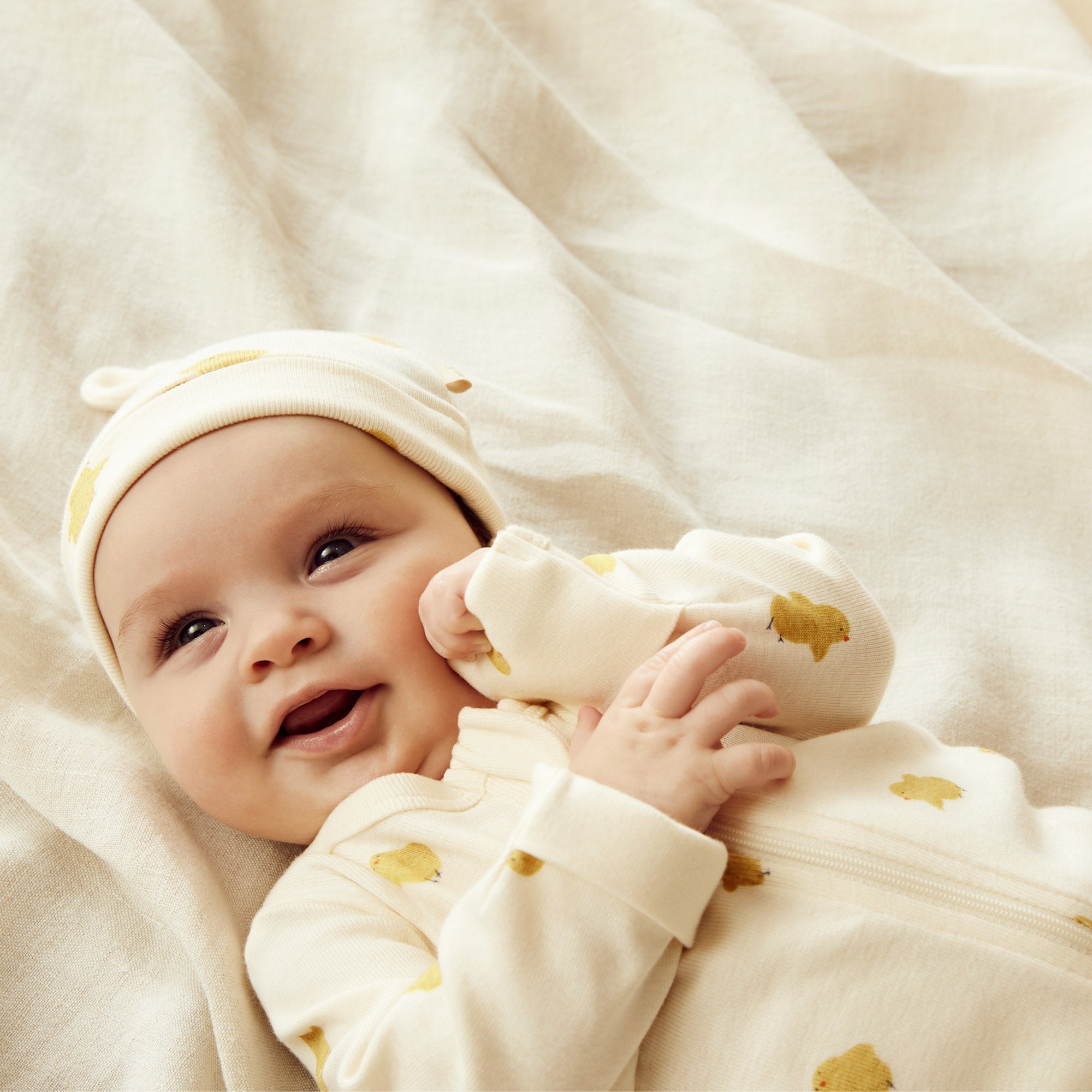 Organic Baby Zipsuit with Feet - Soft & Comfortable Little Chick Design for Newborns & Infants - Perfect for Sleepwear, Playtime & Everyday Outfits