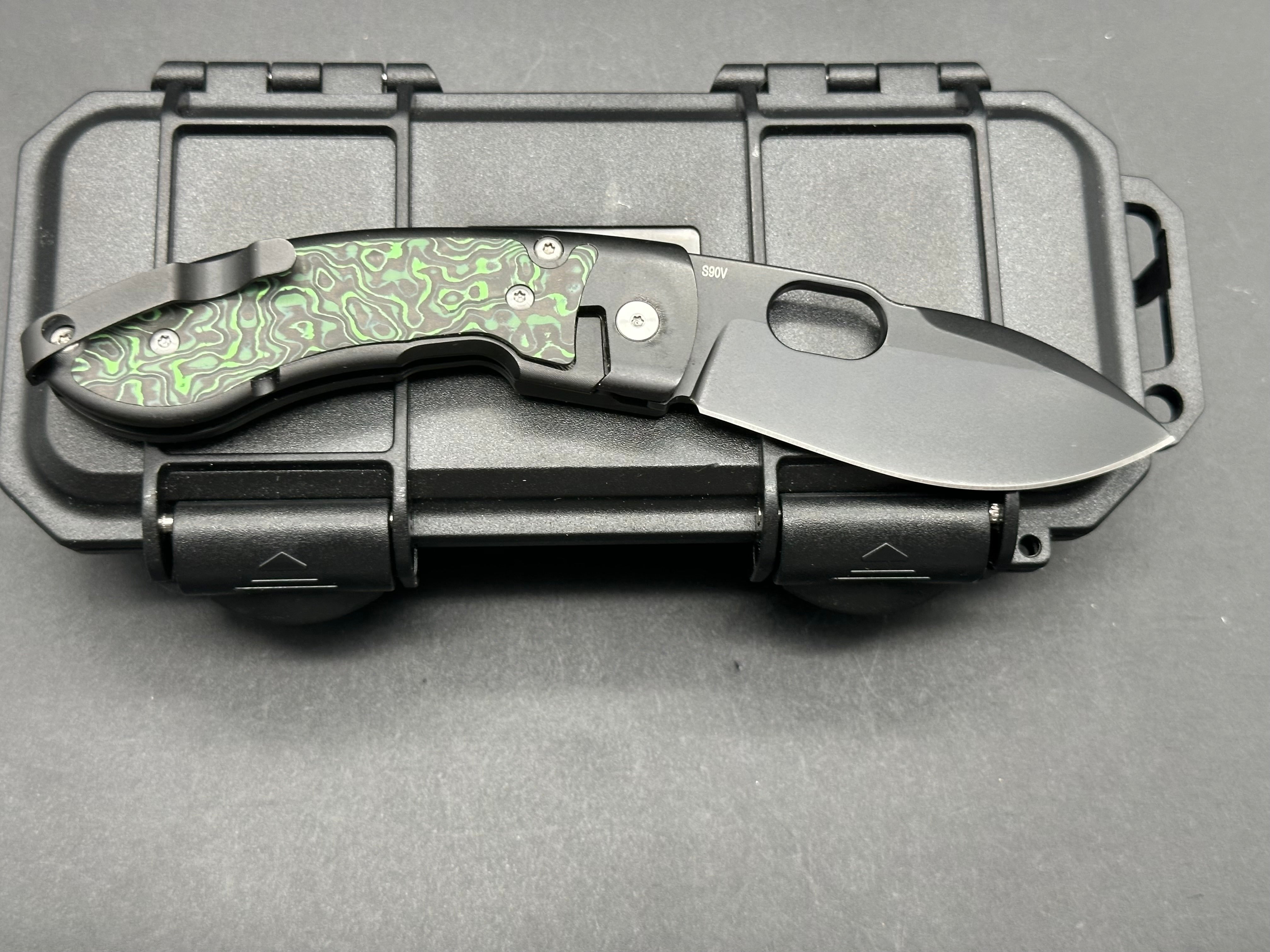 D ROCKET DESIGN LUM LEAF Style 10 Folding Knife - Green/Black Carbon Fiber Handle with S90V Black Blade - EDC Pocket Knife for Outdoor Camping, Hiking & Survival