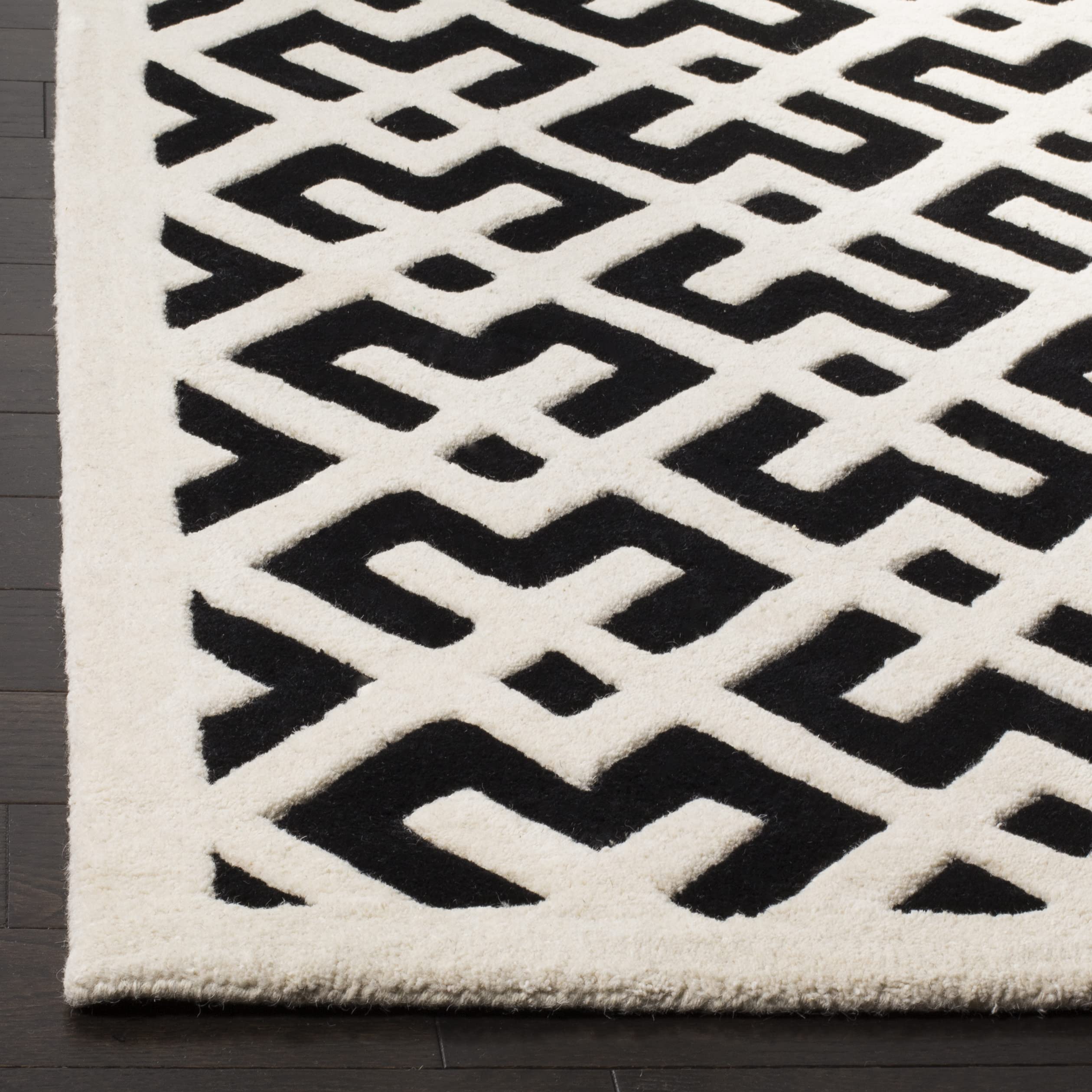 SAFAVIEH Chatham Collection 7' Square Black/Ivory Geometric Wool Area Rug - Handmade Premium Quality for Living Room, Bedroom & Office Decor