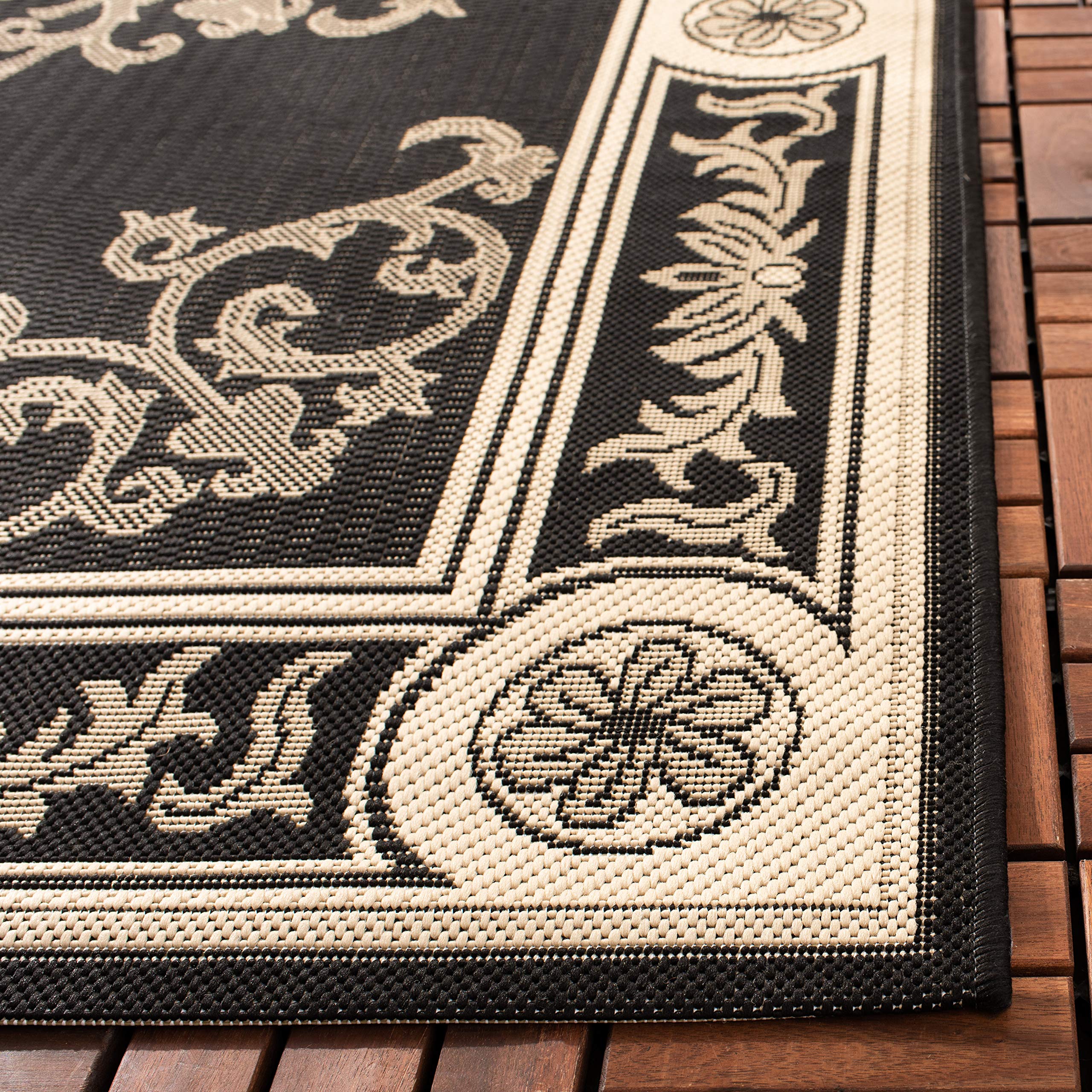 SAFAVIEH Courtyard Collection Area Rug - 6'7