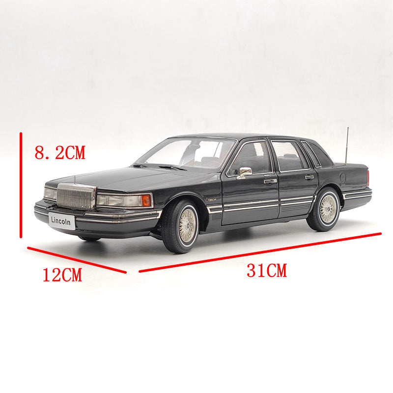 1/18 Scale 1993-1995 Lincoln Town Car V8 Diecast Model Car with Leather Seats - Collectible Super Detail Toy for Display & Gift Giving (Perfect for Car Enthusiasts & Model Collectors)
