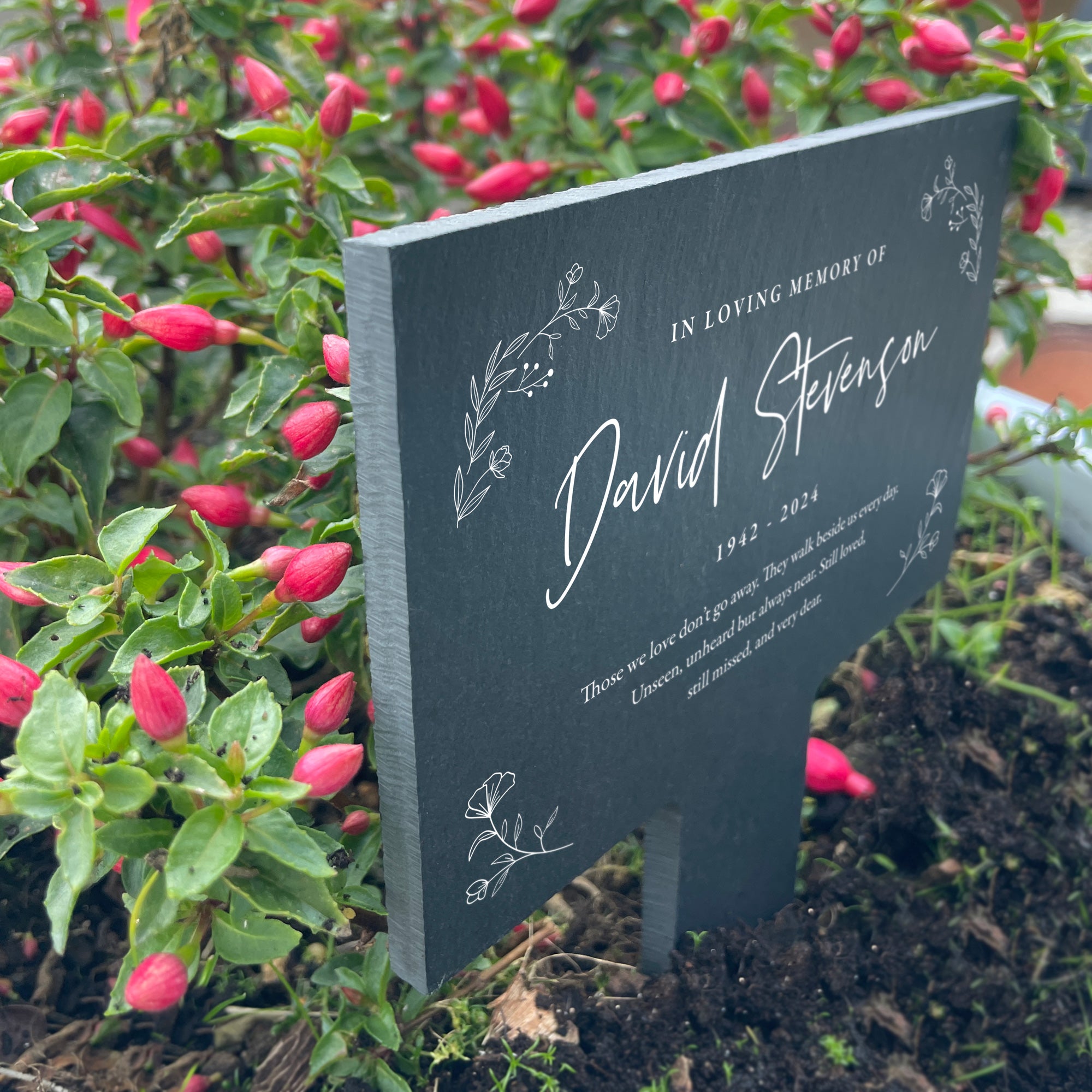 Personalized Large Memorial Wreath Slate Plant Marker - Custom Engraved Garden Decor for Graves, Memorials & Flower Beds