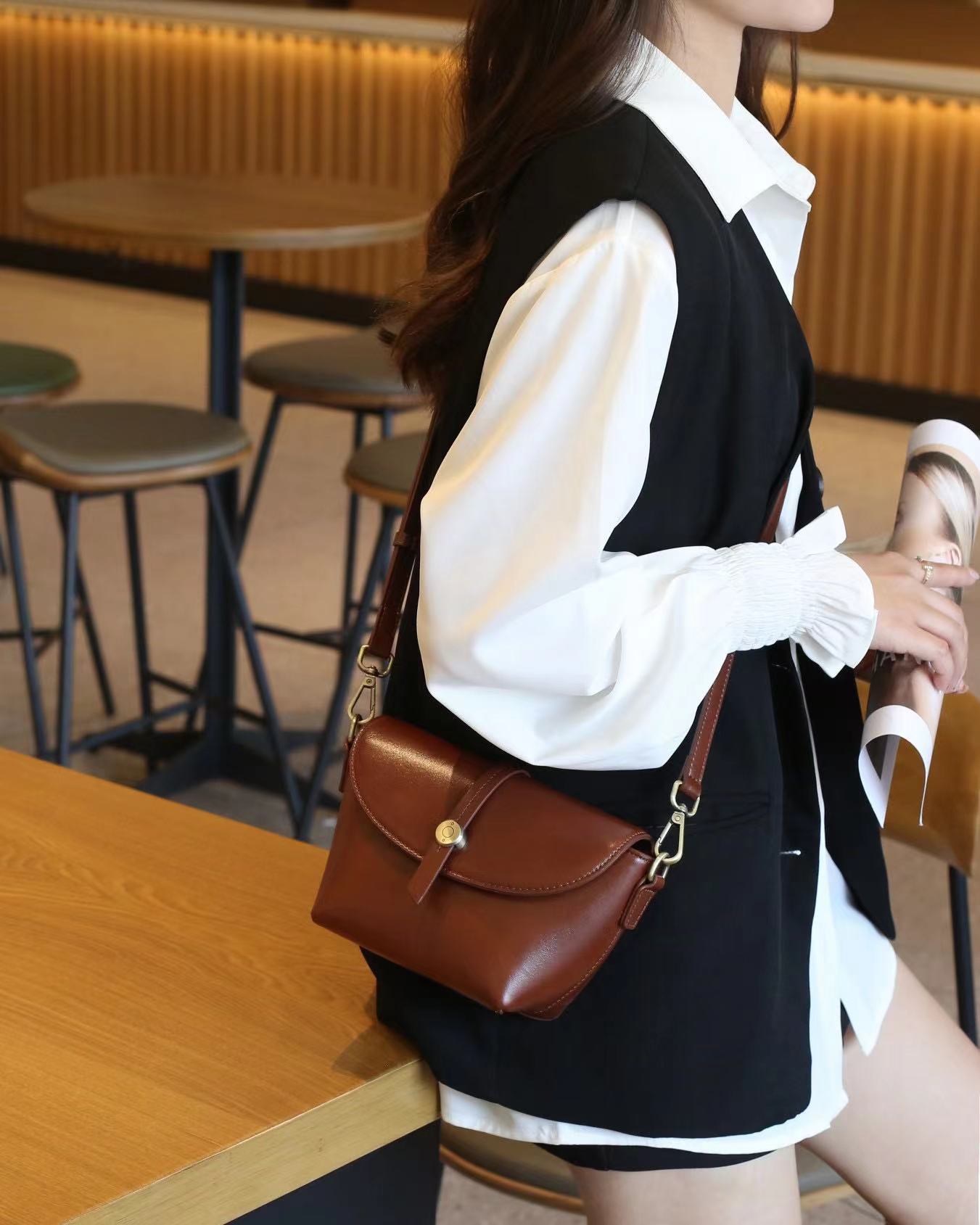 Stylish Mini Shell Crossbody Bag for Women - Trendy Small Shoulder Purse - Perfect for Parties, Travel & Everyday Use