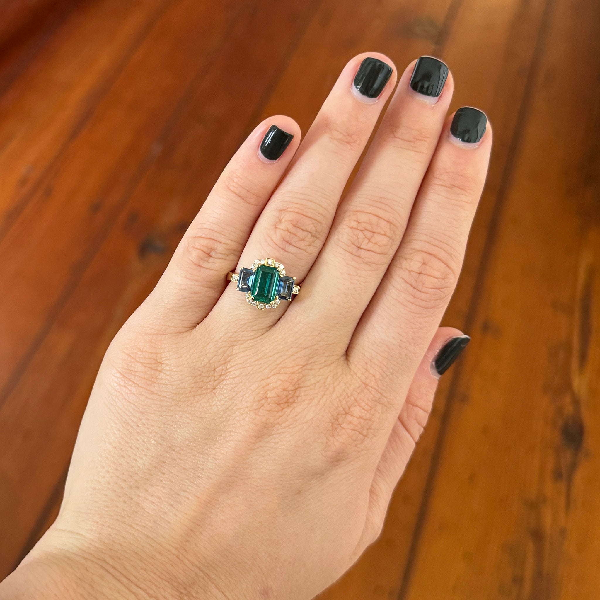 Goshwara 3 Stone Emerald & Sapphire 18K Gold Ring for Women - Elegant Vintage Jewelry for Engagement, Wedding & Special Occasions