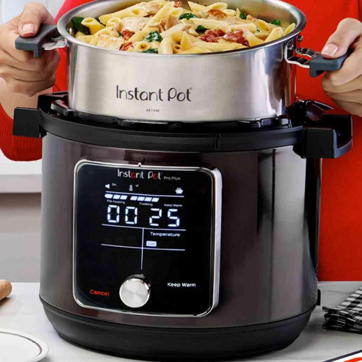 Instant Pot Multicooker Pro Plus 5.7L (6Qt) 10-in-1 Pressure Cooker, Slow Cooker, Rice Cooker, Steamer & More - Perfect for Family Meals, Meal Prep & Healthy Cooking