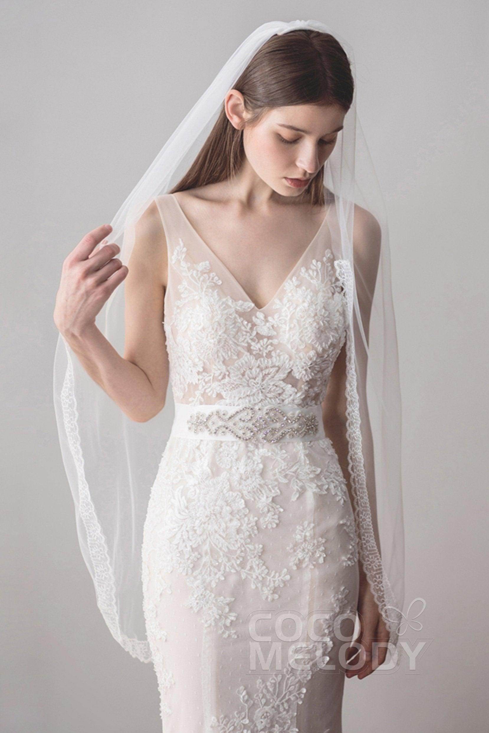 Elegant One-Tier Lace Edge Tulle Bridal Veil with Hip Appliques - Perfect for Weddings, Bridal Showers & Romantic Photo Shoots (Style AV18026)