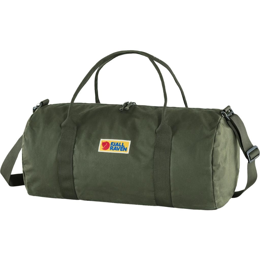 Fjallraven Vardag 30L Duffel Bag - Waterproof Travel Duffel for Men & Women, Weekender Overnight Bag with Shoulder Strap - Perfect for Gym, Camping, Hiking & Weekend Trips (Deep Forest Green)