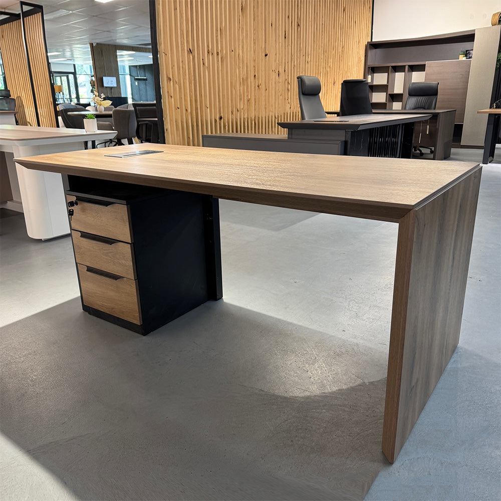 LOGAN Executive Desk Reversible 180cm Warm Oak & Black - Modern Office Desk for Home & Business Workspace - Perfect for Professionals, Remote Work & Study Areas