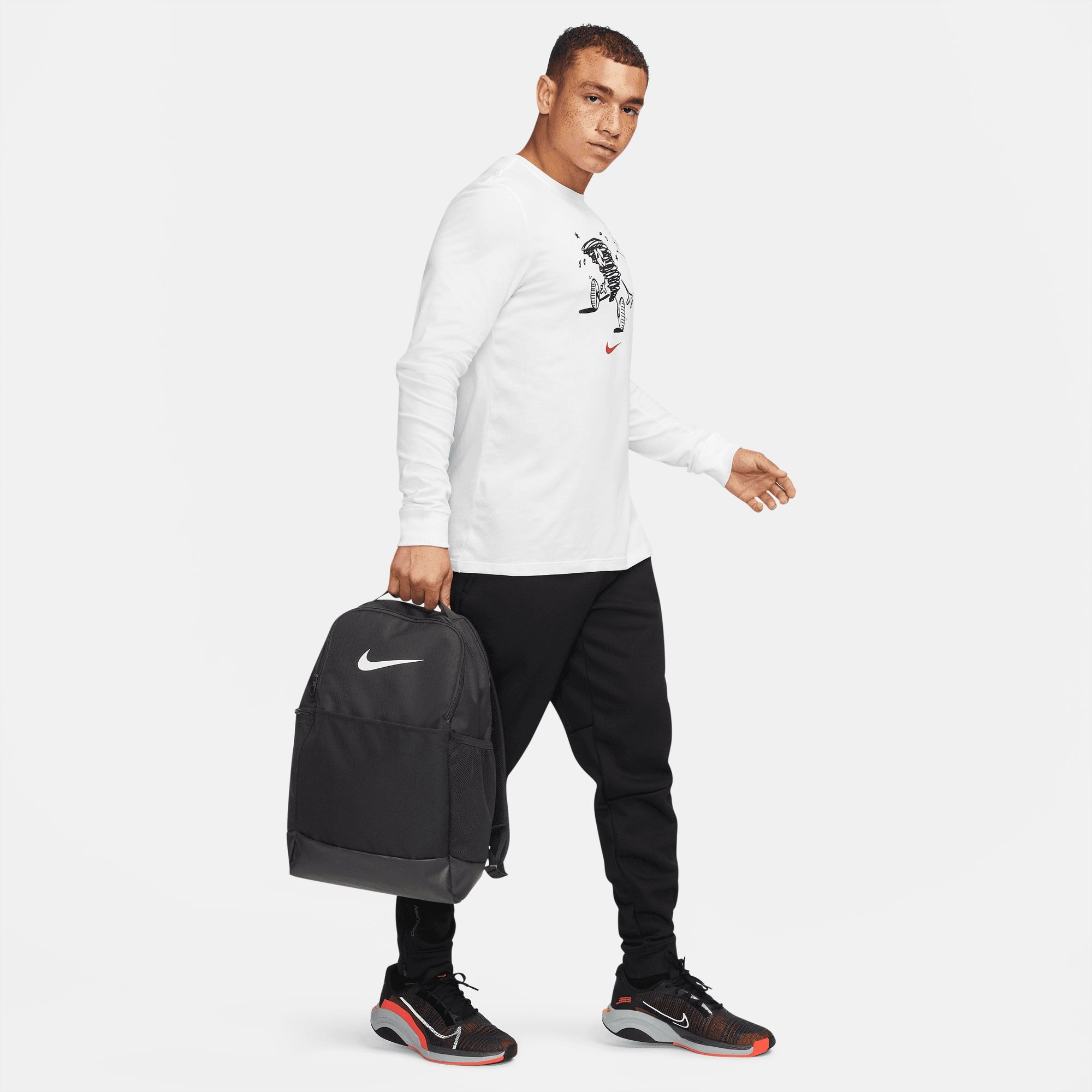 Nike Brasilia 9.5 Training Duffel Bag - Large Gym Bag for Men & Women - Water-Resistant Sports Bag for Workout, Travel, and Fitness - Perfect for Gym, Yoga, and Sports Equipment Storage