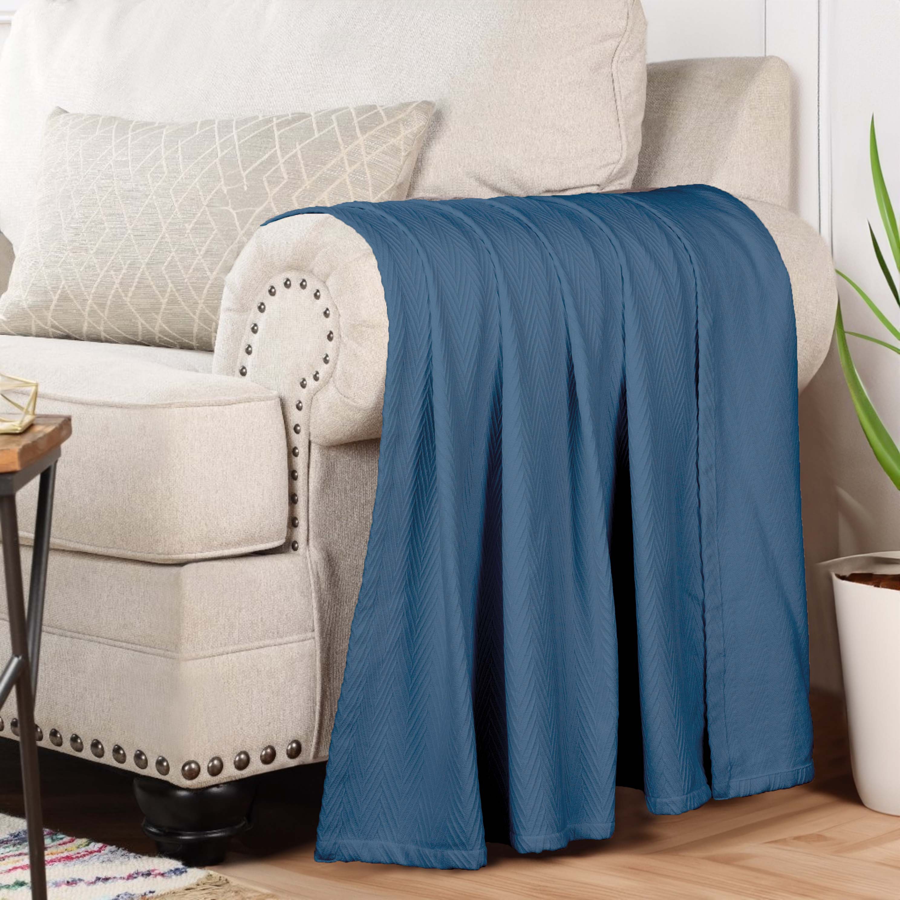Soft All-Season Chevron Cotton Bed Blanket & Sofa Throw - Cozy Home Decor for Living Room, Bedroom, and Travel