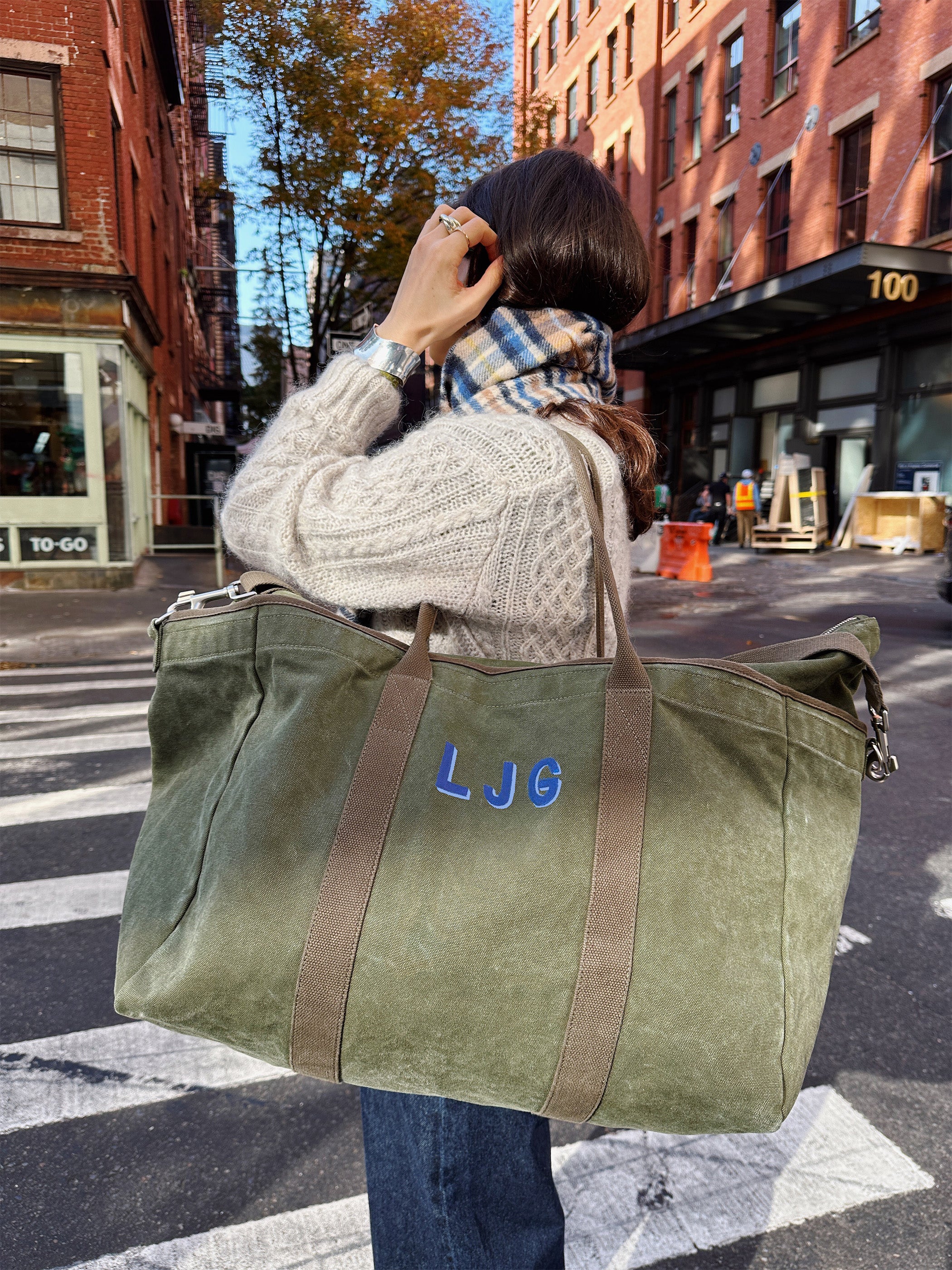 Stylish & Durable Travel Tote Bag for Women - Waterproof Carry-On Weekender Bag with Pockets - Perfect for Airplane, Beach Vacation & Business Trips