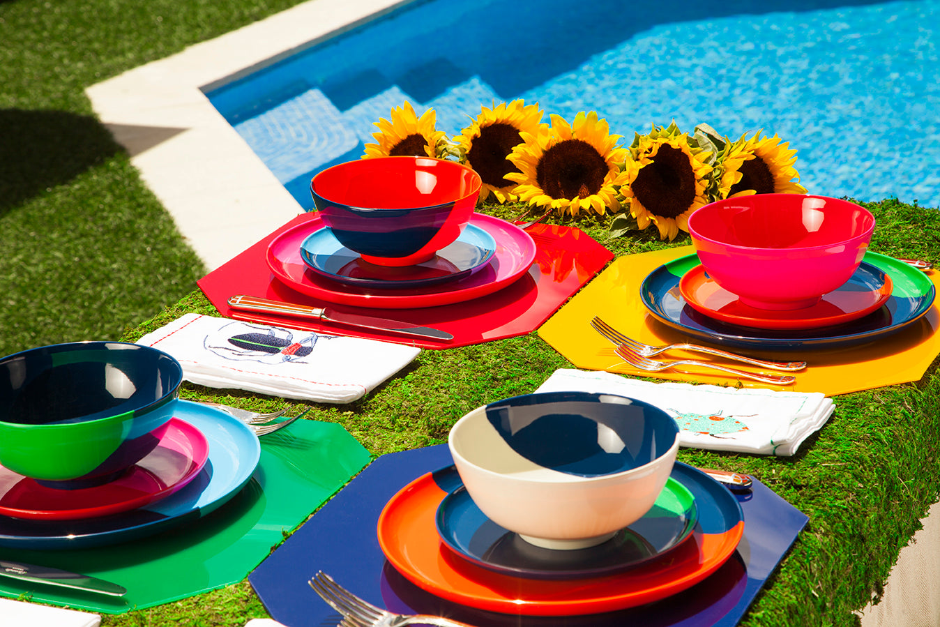 1/2 & 1/2 Melamine Dinner Plates Set of 4 - Fuchsia & Red Durable Plastic Plates for Outdoor Dining, Picnics & Parties - Exclusive Design by Thomas Fuchs Creative
