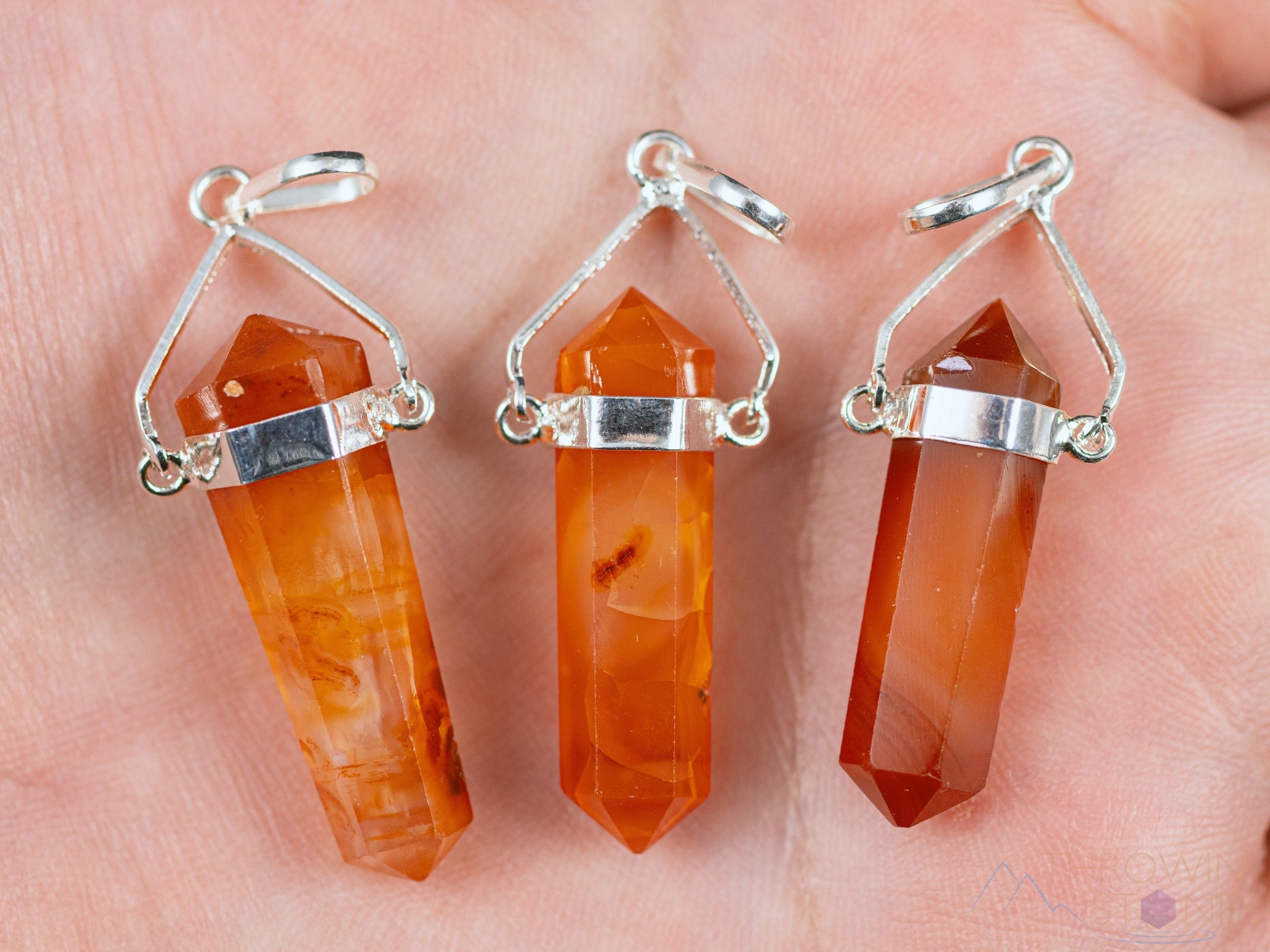 Natural Carnelian Crystal Pendant Necklace - Handmade Healing Stone Jewelry with Crystal Points - Spiritual Energy & Chakra Balancing - Perfect for Meditation, Yoga & Gift Giving E0916