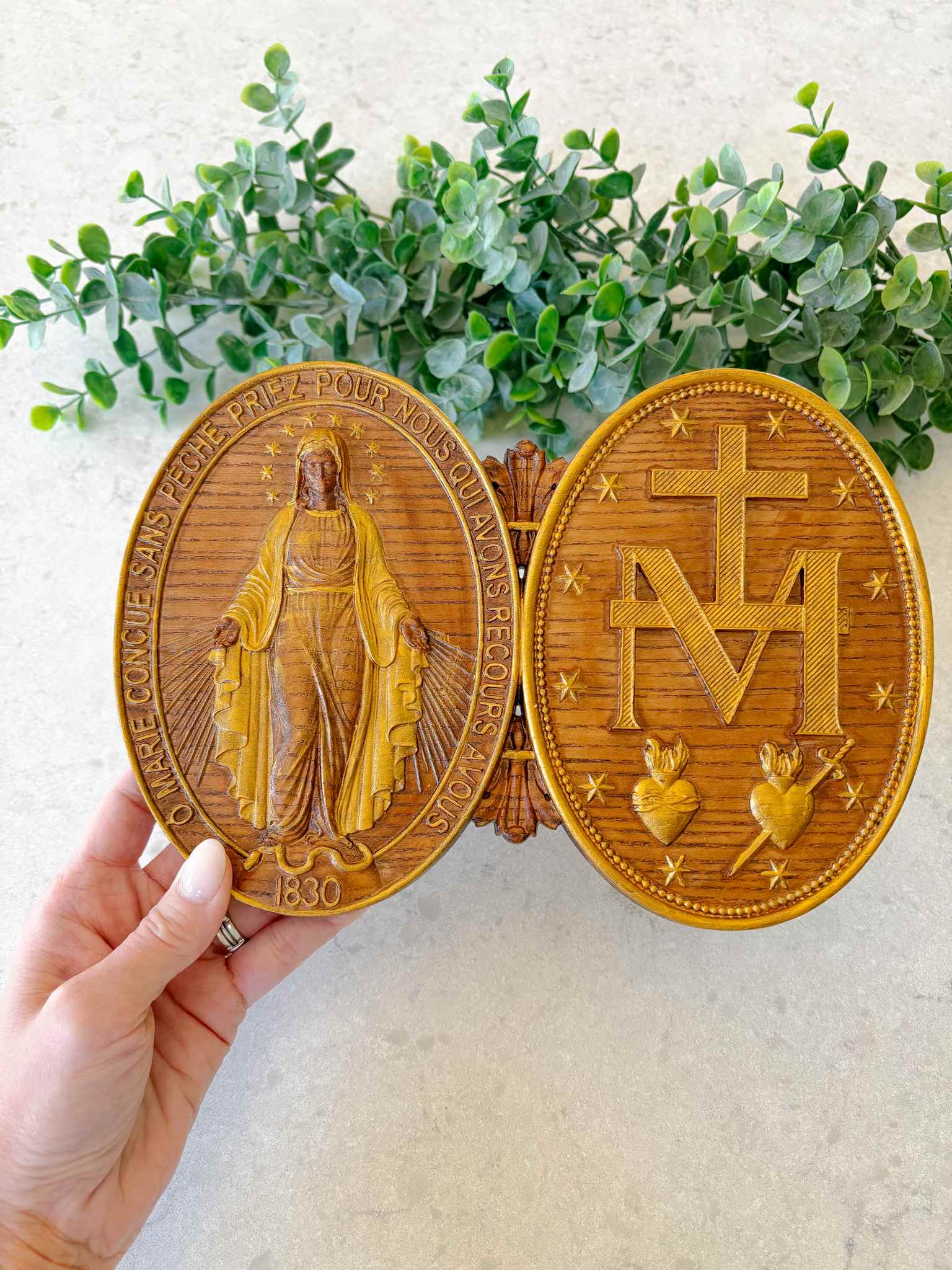 Beautiful Miraculous Medal Wooden Plaque - Religious Home Decor for Wall Display - Perfect for Prayer Rooms, Gifts & Catholic Devotion