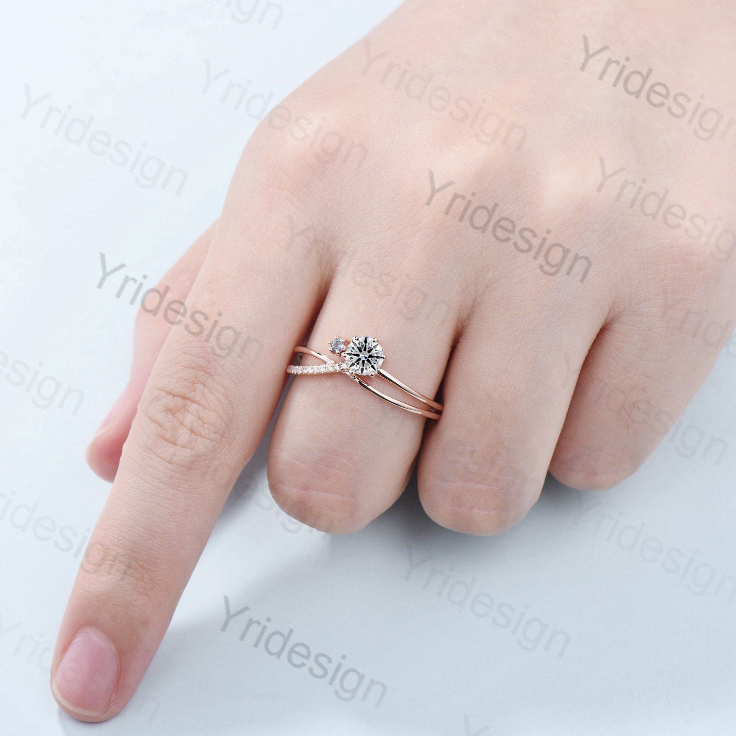 5mm Round Lab-Grown Diamond Engagement Ring for Women - IGI Certified, 18K Gold Split Shank with Alexandrite | Wedding, Proposal, Anniversary Gift