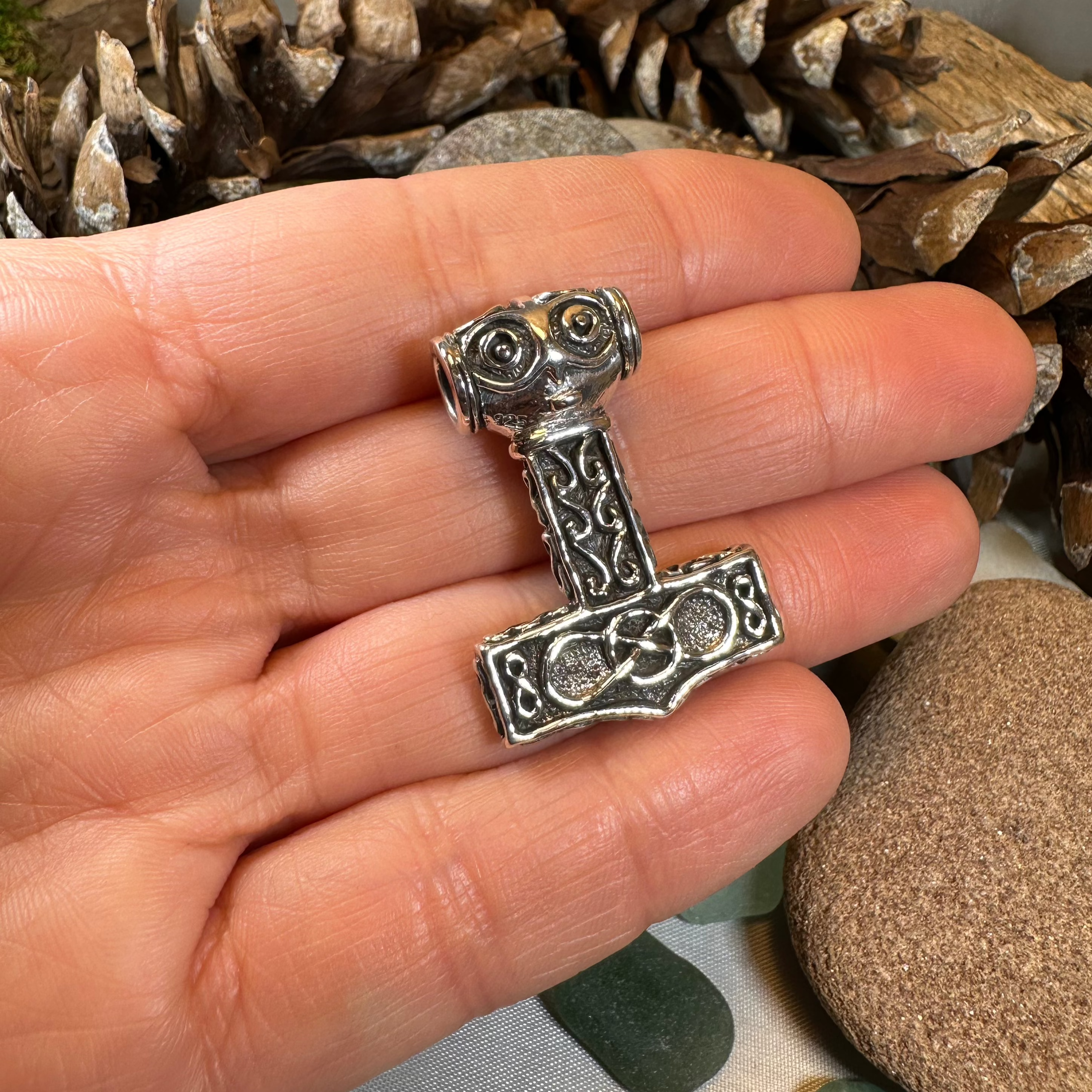 Thor's Hammer Necklace - Viking Mjolnir Pendant for Men & Women - Norse Mythology Jewelry - Perfect for Cosplay, Gifts & Everyday Wear