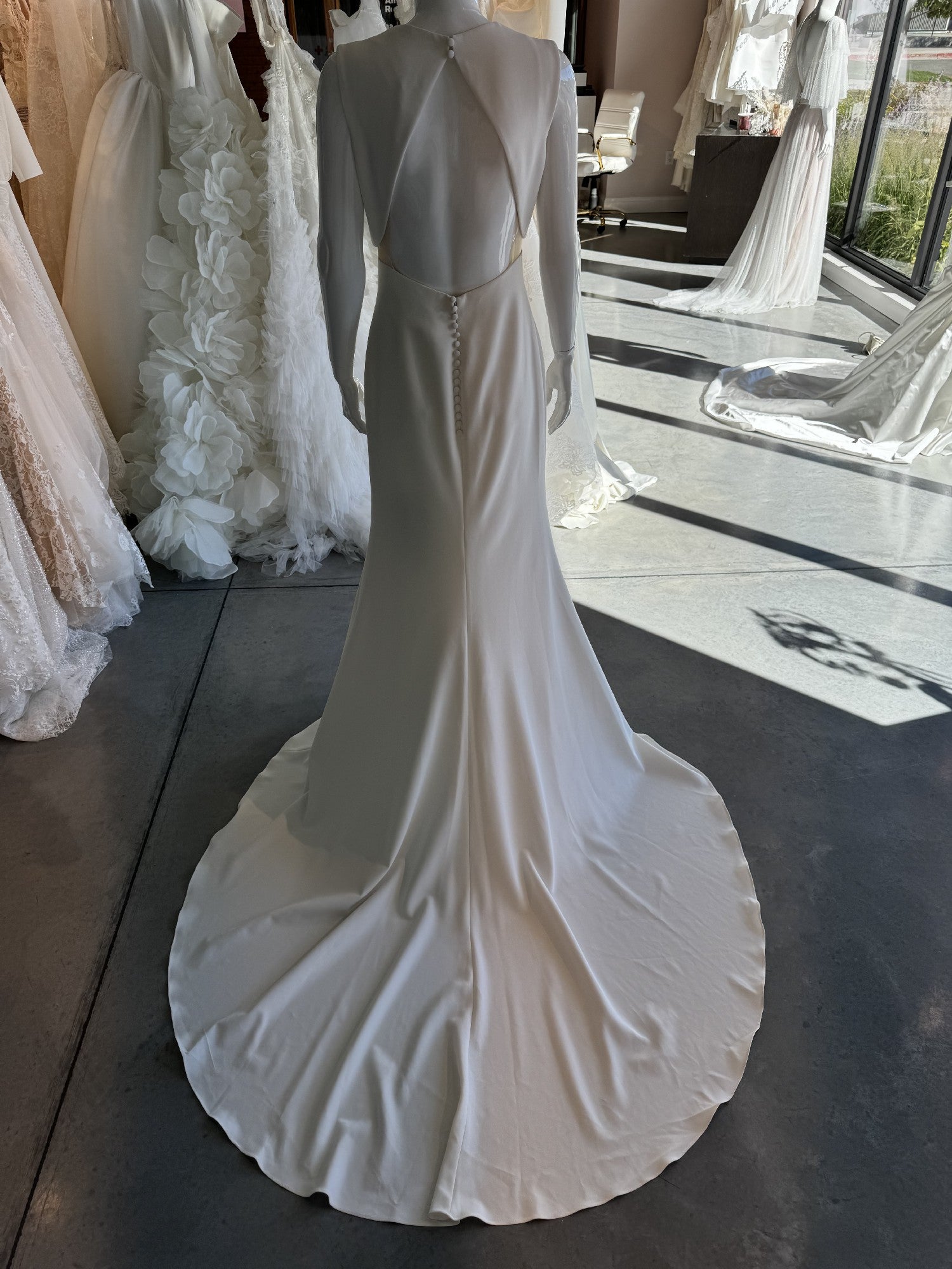 Pronovias Aman Elegant Lace Wedding Dress - Perfect for Bridal Ceremonies, Vows, and Formal Occasions