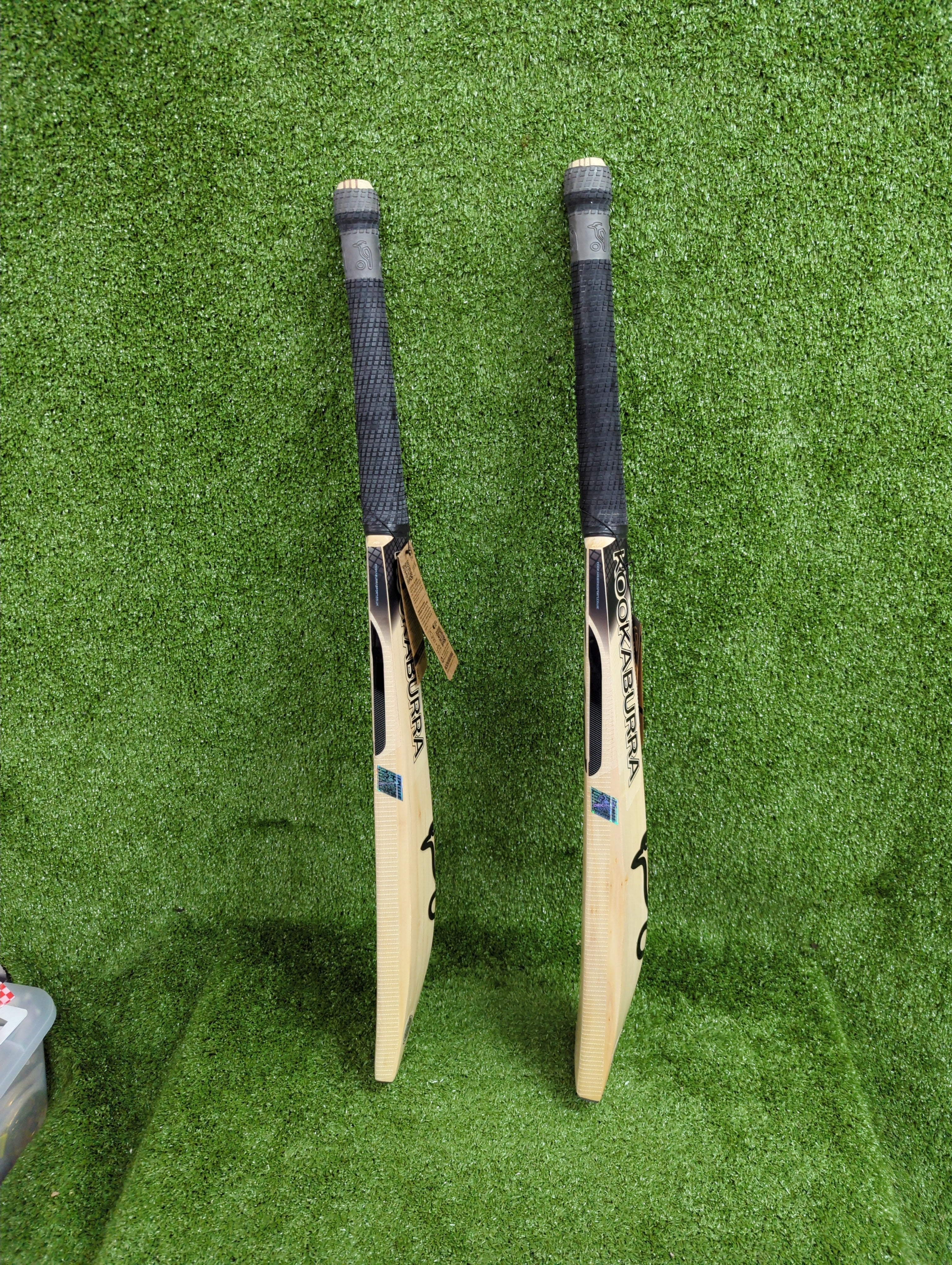 Kookaburra Stealth 6.4 Junior/Youth Cricket Bat - English Willow - Perfect for Youth Cricket Training & Matches