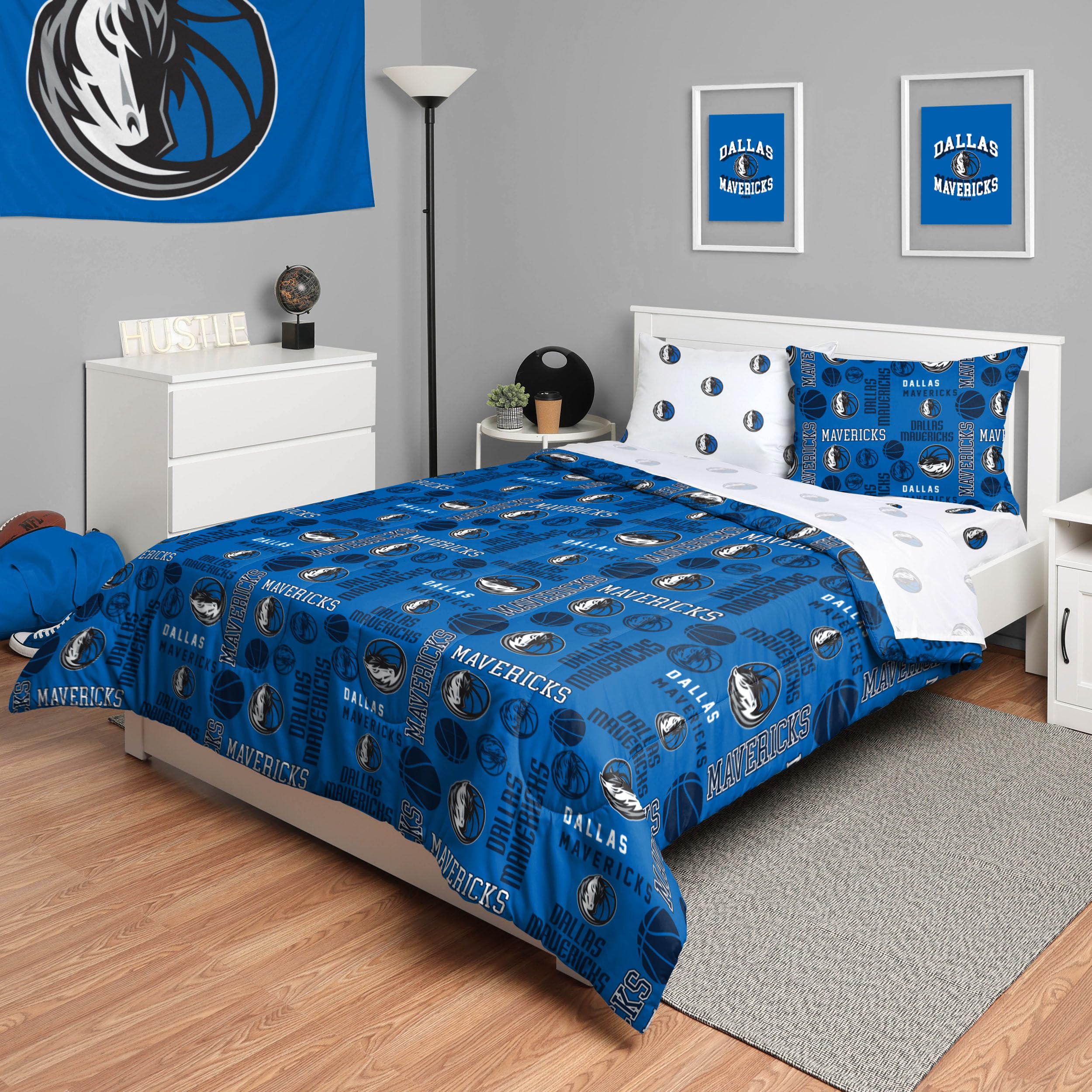 FOCO NFL Team Logo 3-Piece Comforter Set - Full/Queen Size Bed in a Bag with Pillow Shams - Official Licensed Football Bedding for Fans | Perfect for Game Day, Dorm Rooms & Sports Themed Bedrooms