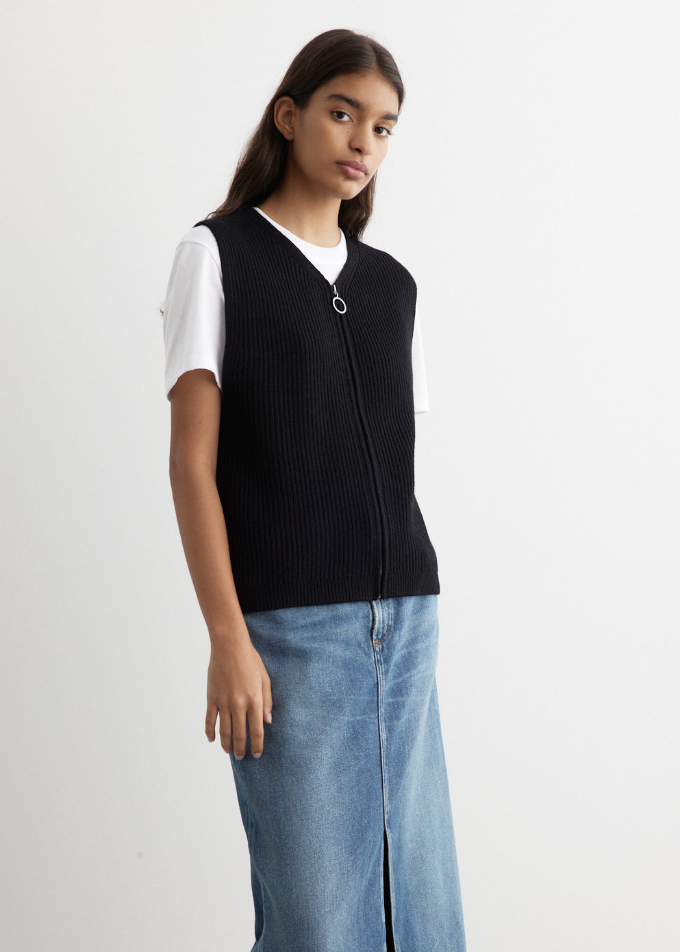 AKAN Men's Zip-Up Vest in Black - Lightweight & Stylish for Outdoor Activities, Hiking, and Casual Wear