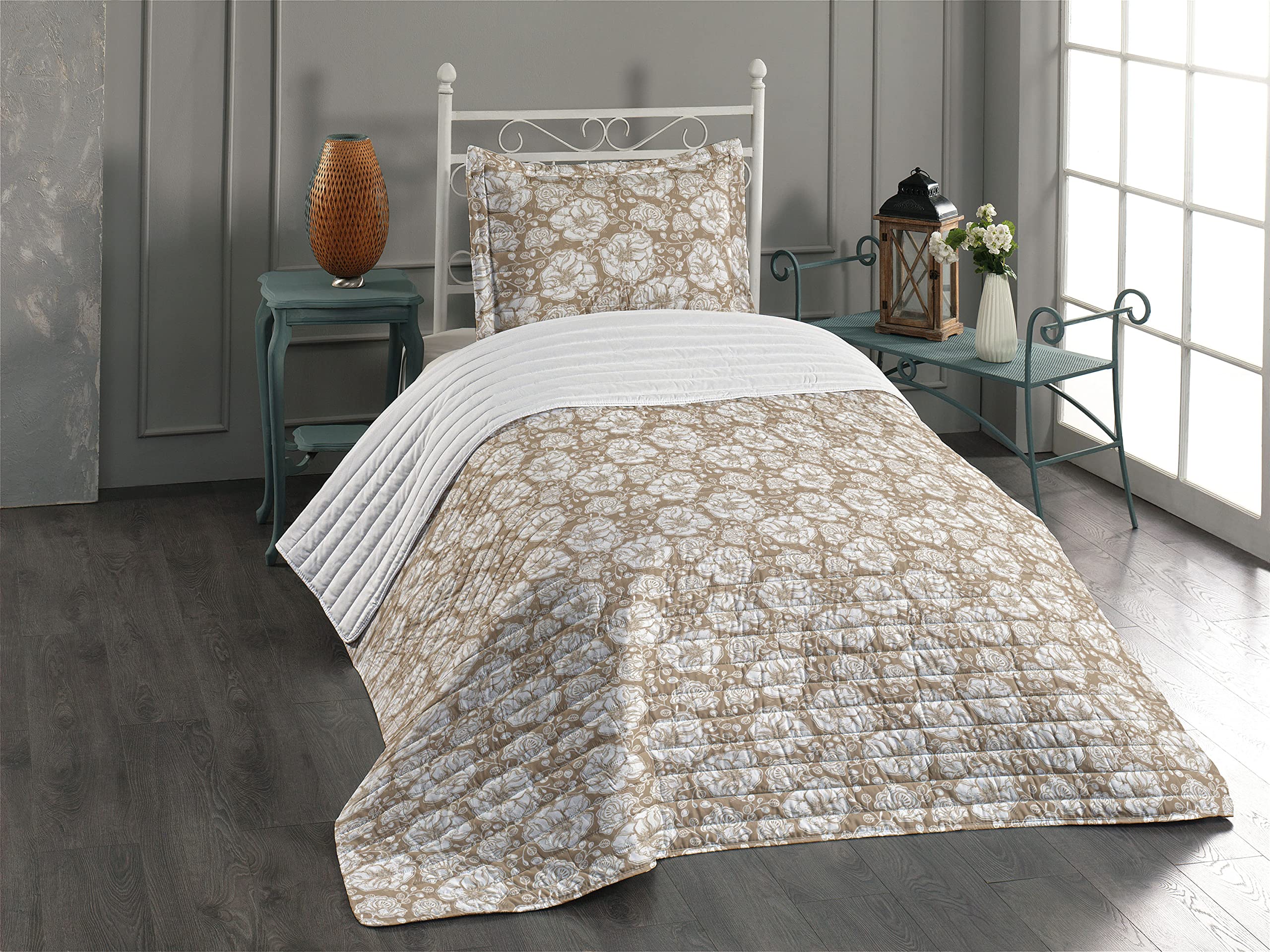 Ambesonne Vintage Floral Microfiber Bedspread Set - Twin Size Camel White | Soft Summer Berries Pattern Comforter with Pillow Sham | Perfect for Bedroom Decor, Guest Room & Cozy Home Styling