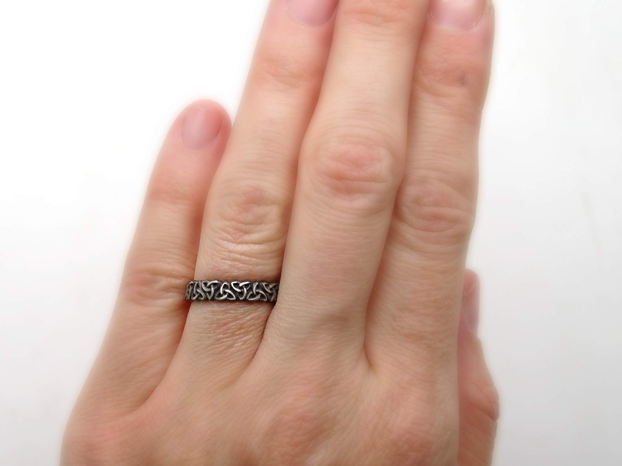 Viking Knot Ring - White Gold & Black Gold Trinity Knot Celtic Eternity Ring - Unique Men's Wedding Band - Perfect Gift for Him - Ideal for Viking-Themed Weddings, Anniversary Gifts & Norse Jewelry Collections