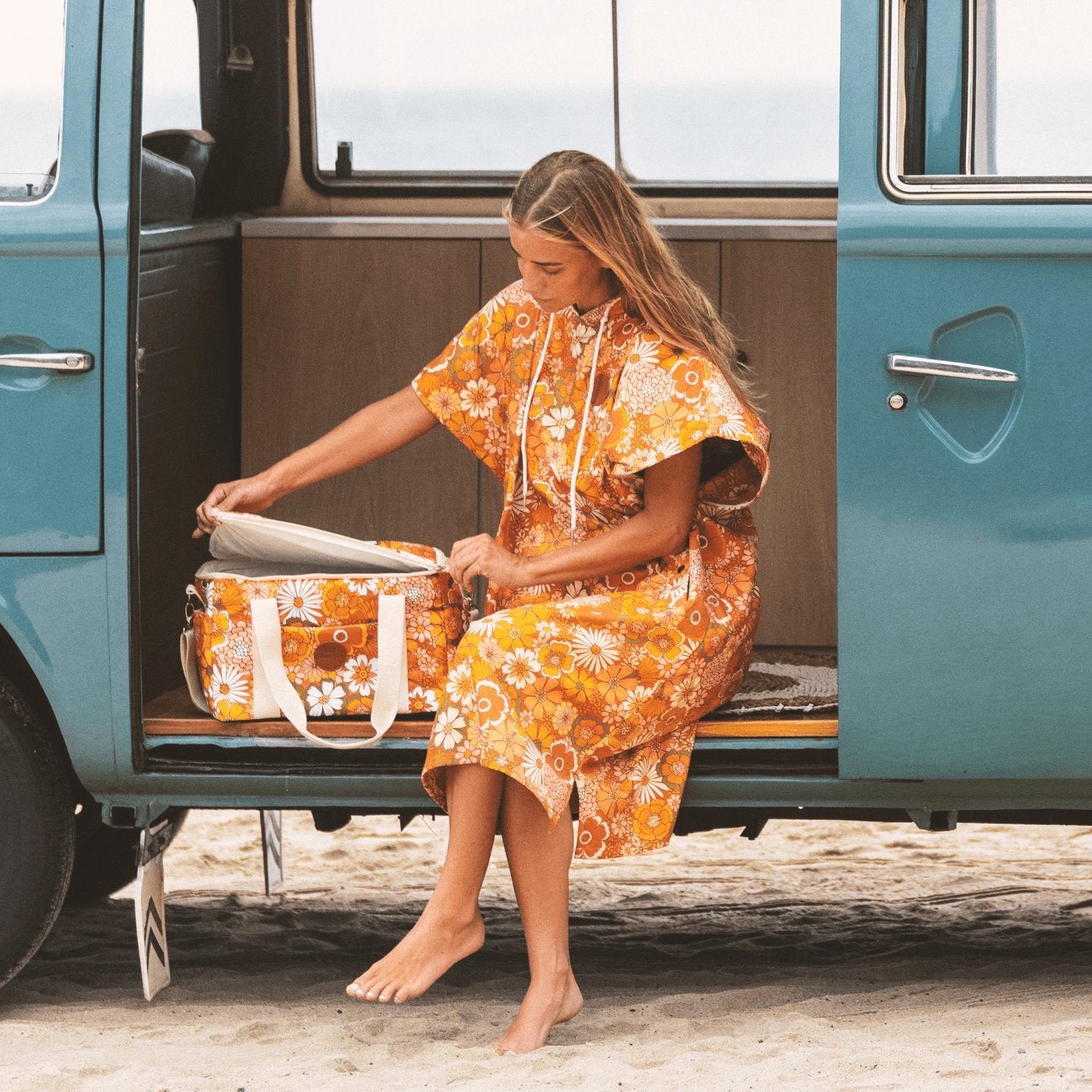 Golden Hour Insulated Cooler Bag - Premium Leakproof Picnic, Beach & Camping Cooler for Food & Drinks - Perfect for Outdoor Adventures, BBQs & Tailgating