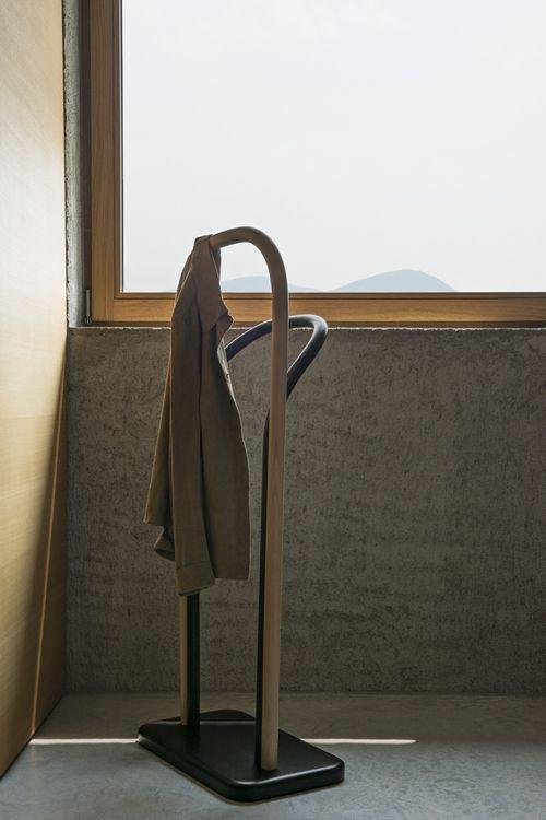 GTV Arch Bentwood Clothes Valet Stand - Premium Wooden Valet Hanger for Suits, Jackets & Pants | Perfect for Bedroom, Closet & Dressing Room Organization