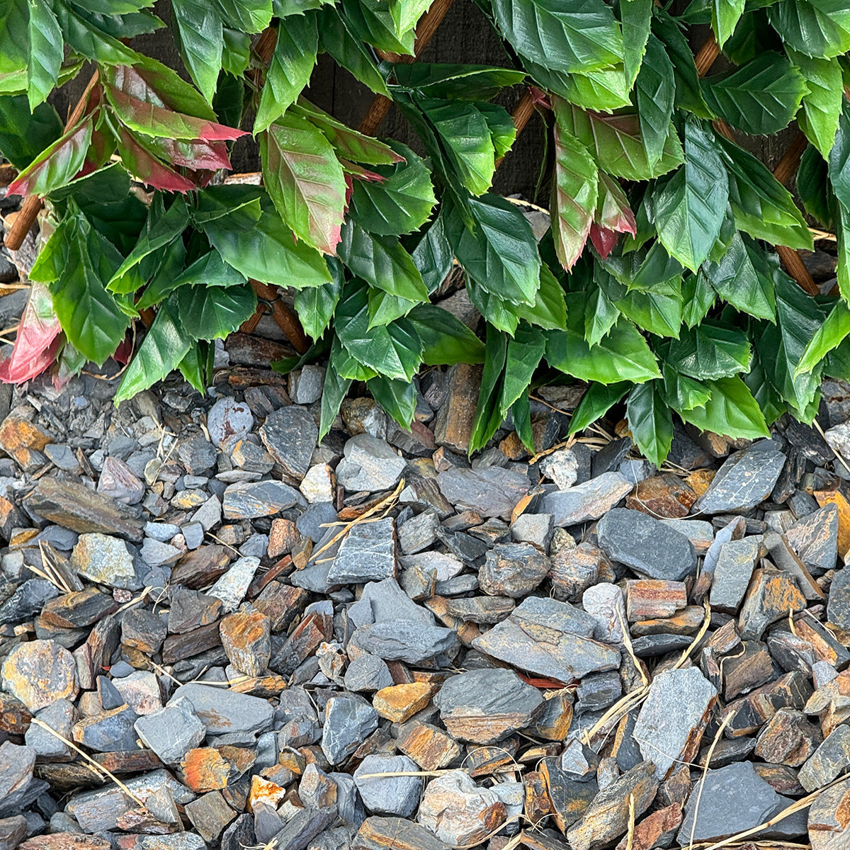 Artificial Red Photinia Leaves Outdoor Trellis 180x90cm - Expandable Garden Fence for Privacy, Patio Decor & Vine Support