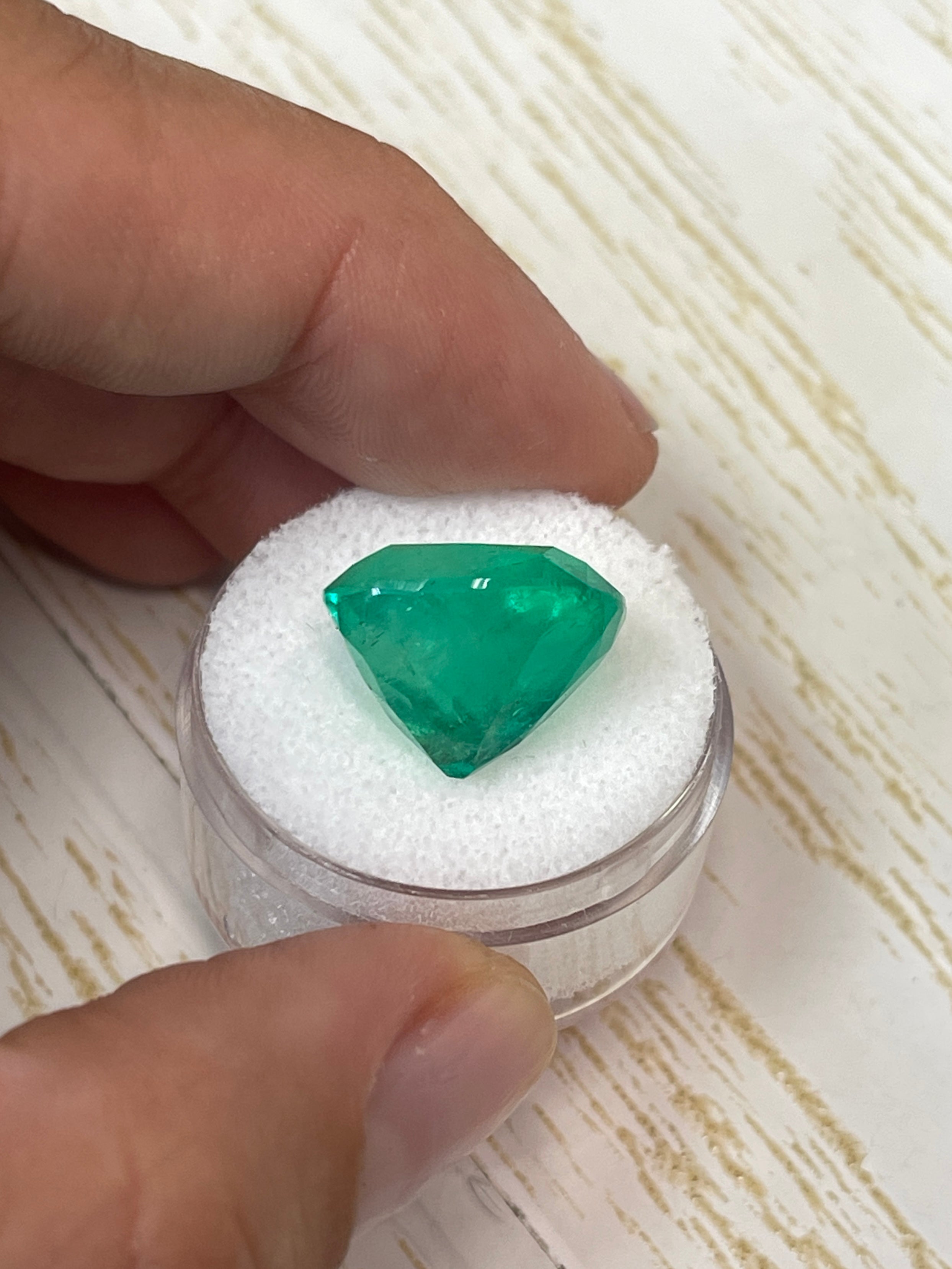 14.88 Carat Natural Cushion Cut Colombian Emerald Gemstone - 16x13mm AAA Quality Loose Green Emerald for Jewelry Making, Engagement Rings & Luxury Gifts