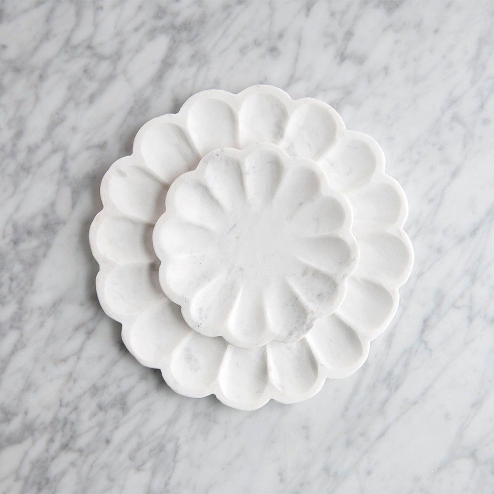 Elegant Scalloped Marble Serving Tray - Perfect for Home Decor, Jewelry Display & Bathroom Organization | Stylish Decorative Tray for Coffee Table, Vanity & Gift Giving
