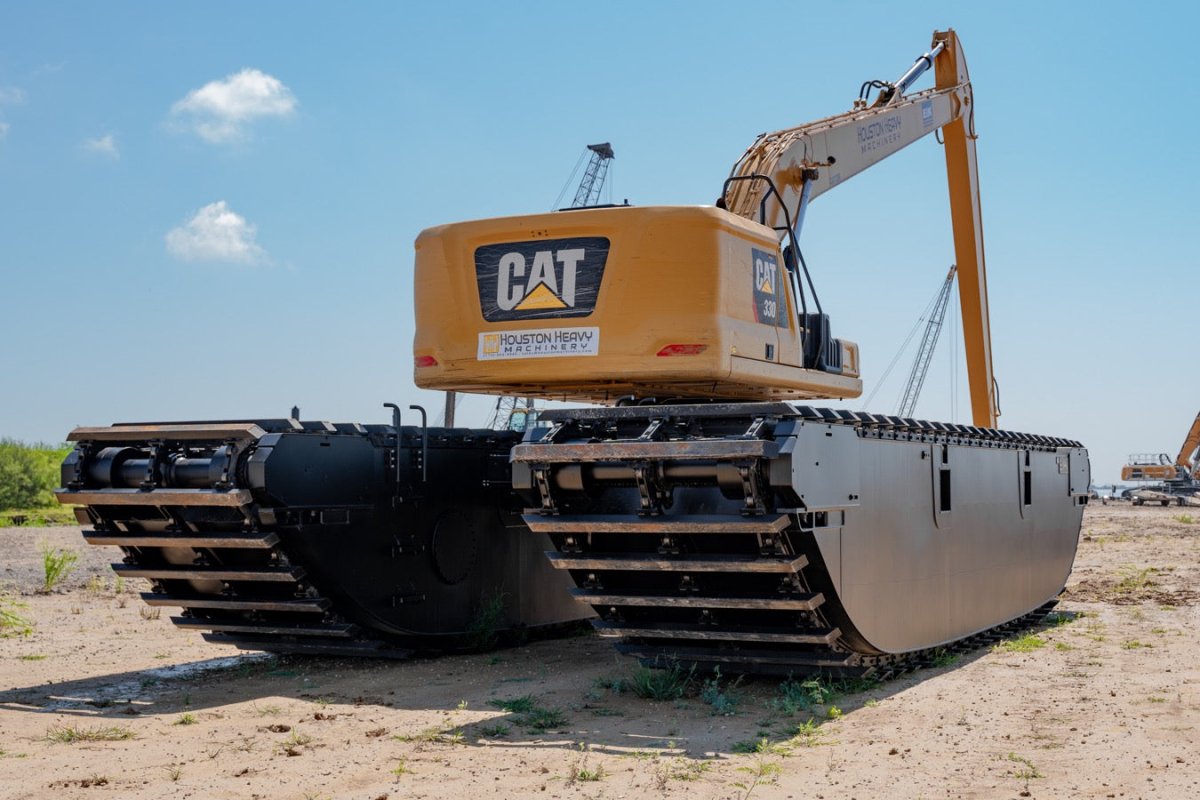 Caterpillar 2019 Pontoon Super Long Reach Excavator - 3825 Hours | Heavy Duty Construction Equipment for Dredging & Marine Projects
