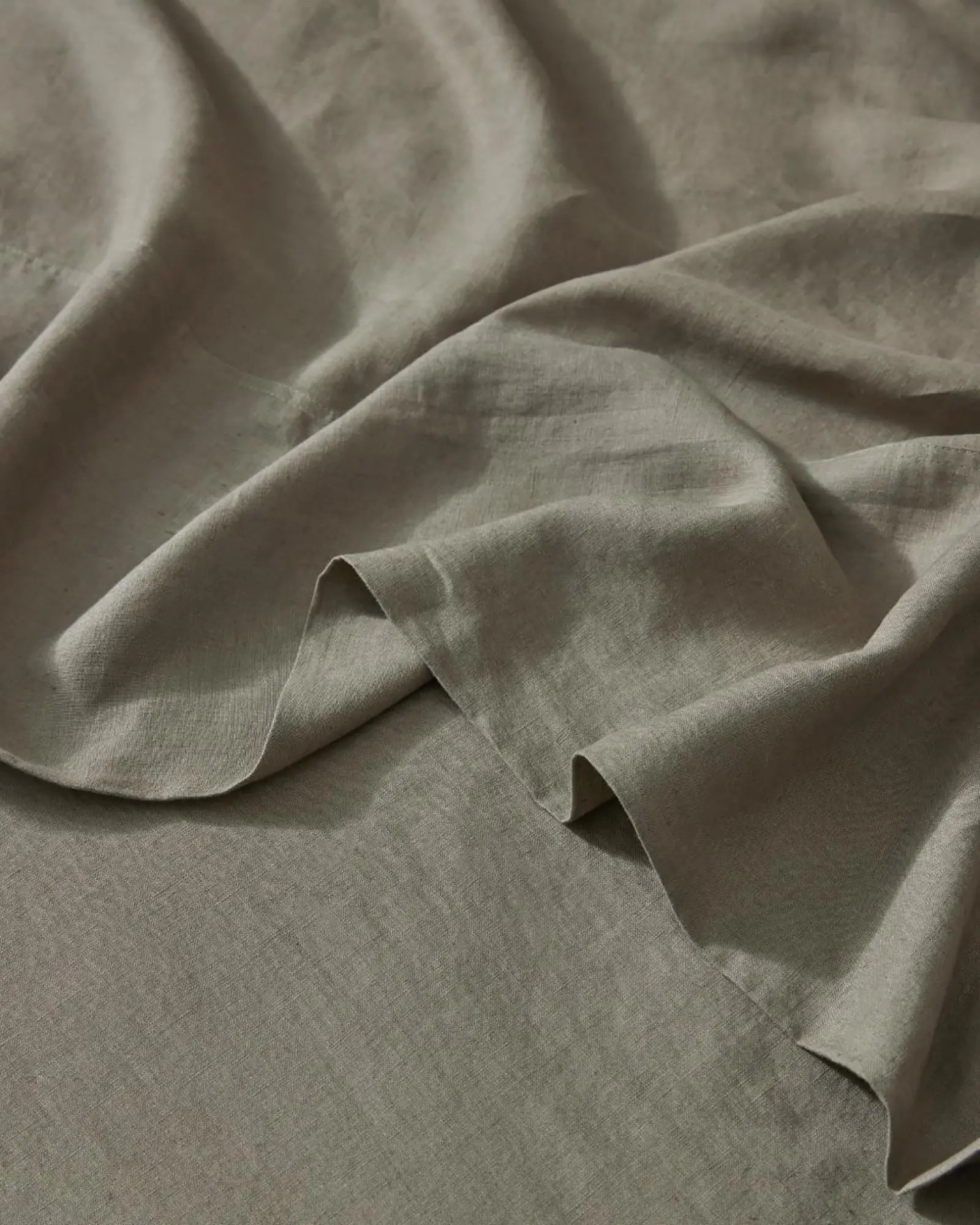 Premium Ravello Flat Sheet Set - 100% Breathable Cotton, Wrinkle-Resistant, Soft & Comfortable - Perfect for Bedroom, Guest Room, or Vacation Home - Queen/King Size Options Available