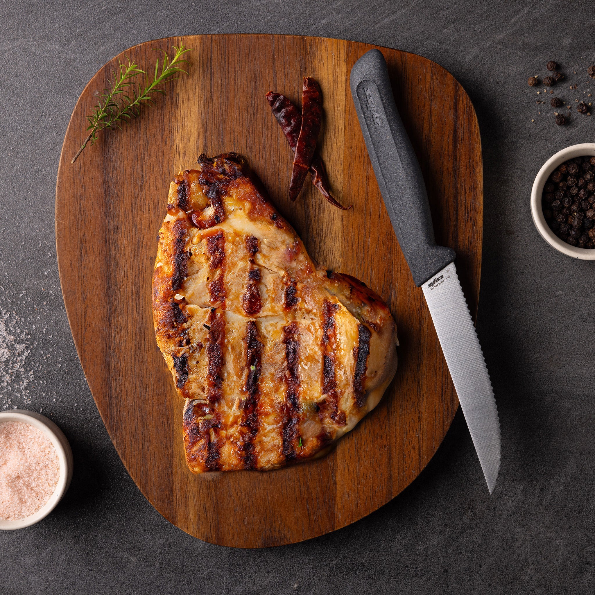 Premium Serrated Steak Knife Set - 11cm / 4.5 Inch Sharp Blades for Perfect Cuts - Ideal for Home Dining, BBQ Parties & Restaurant Use