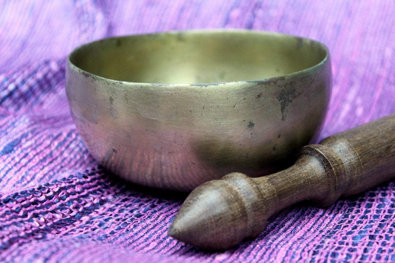 4.5 Inch Throat Chakra Singing Bowl - 385Hz Tibetan Meditation Bowl for Sound Healing, Yoga & Relaxation - Perfect for Chakra Balancing, Stress Relief & Mindfulness Practice