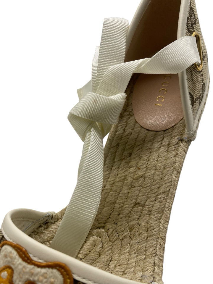 Gucci Women's Tan Espadrille Shoes Size 39 (US 9) with Embroidered Patch - Perfect for Summer Outfits & Beach Vacations