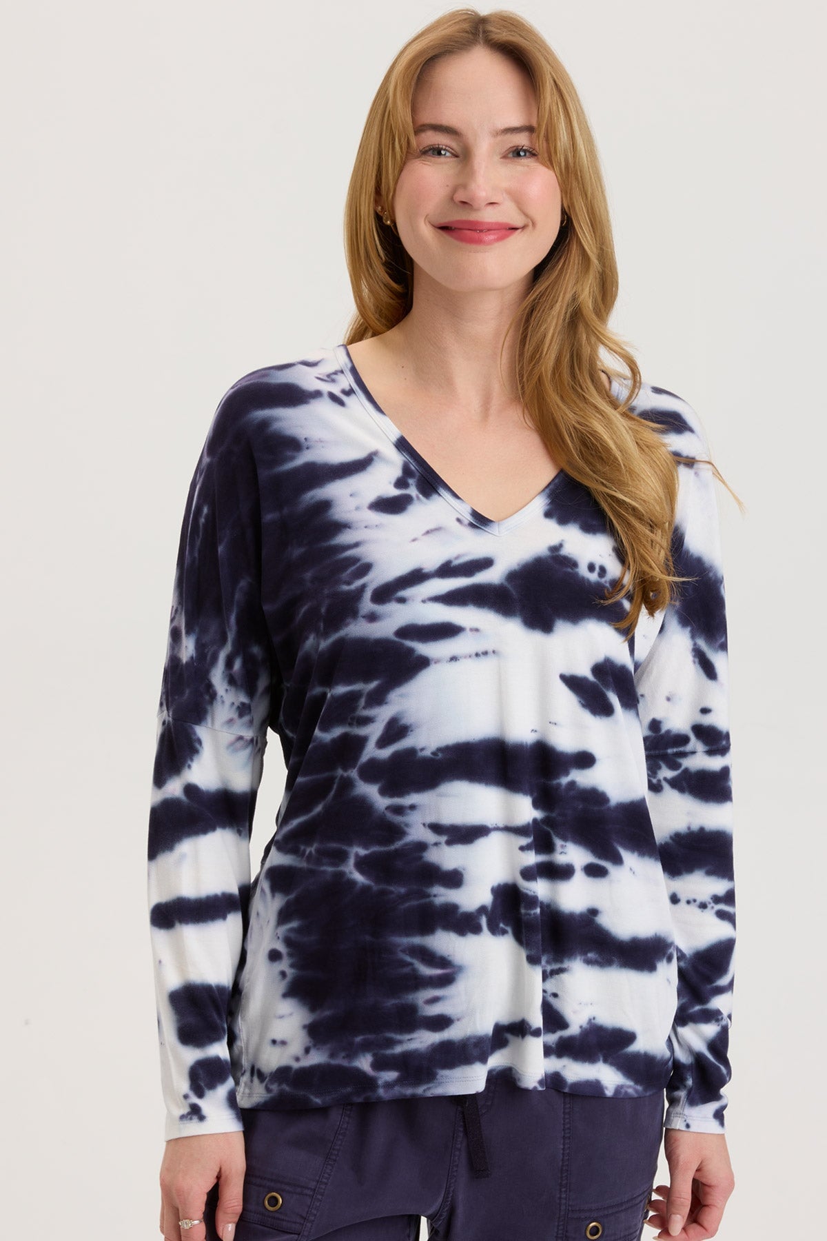 Delightful Top Marmoreal Wash Eclipse - Elegant Marble Print Women's T-Shirt for Casual Wear & Everyday Outfits