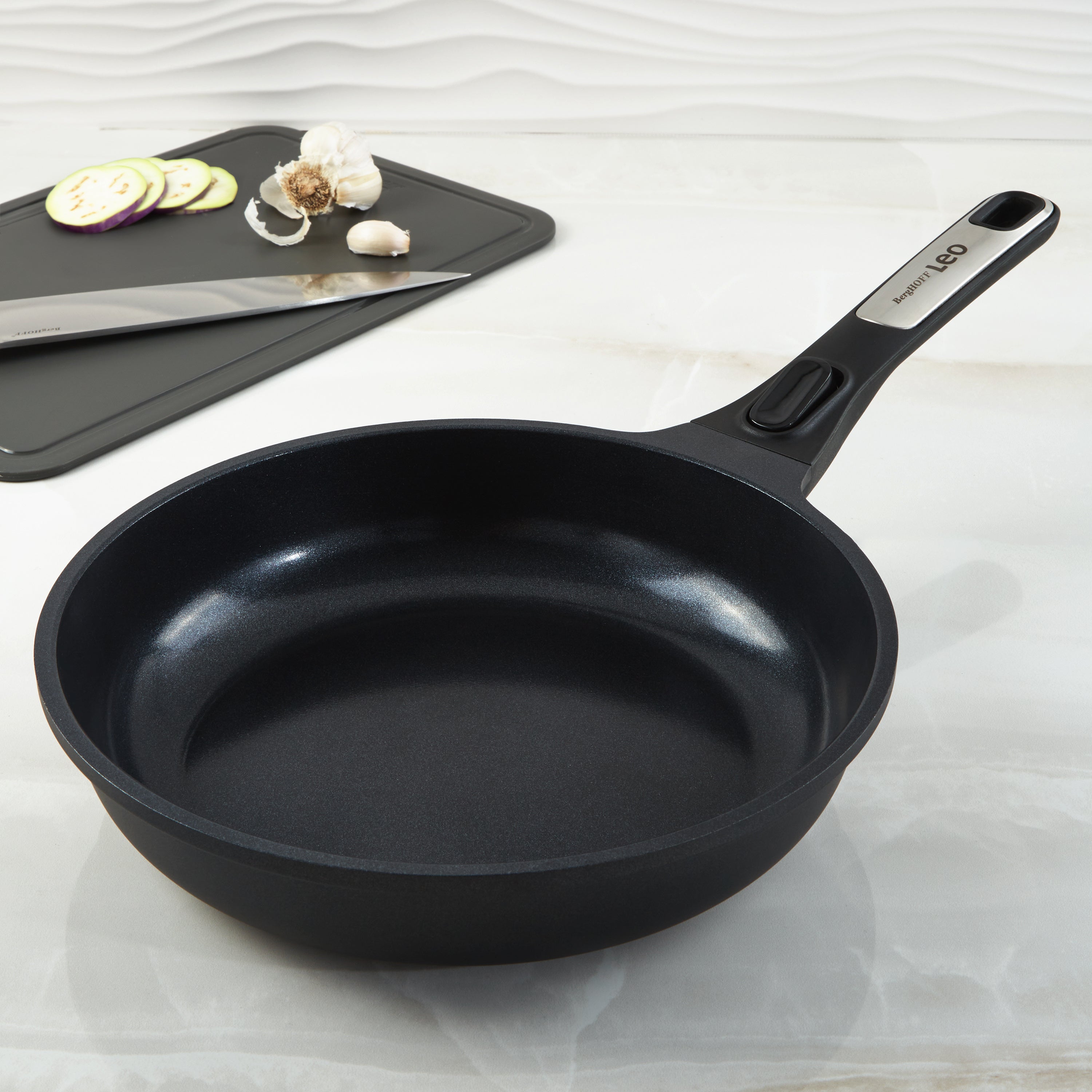 BergHOFF Leo Phantom Nonstick Ceramic 9.5-Inch Frying Pan | Eco-Friendly Recycled Aluminum Cookware | Perfect for Sauteing, Frying & Omelets | Induction Compatible & Oven Safe to 500°F