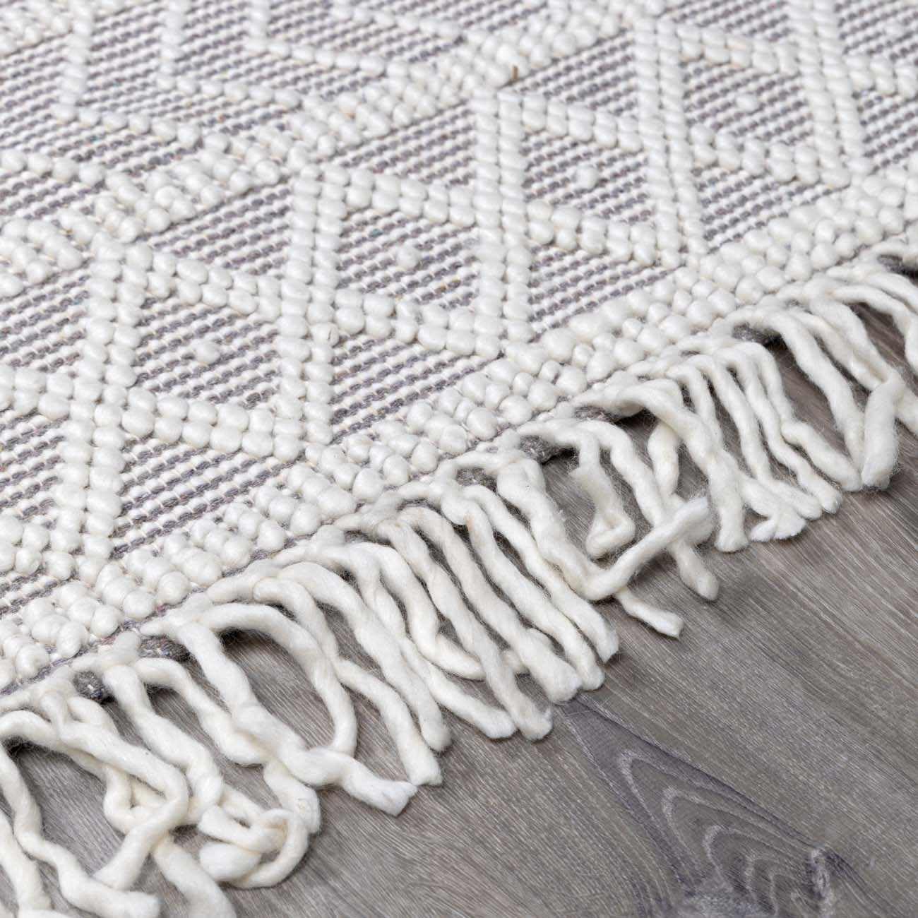 Hauteloom Cromford Boho Handwoven Wool High-Low Textured Area Rug - Southwestern Diamond Farmhouse Carpet for Living Room, Bedroom & Dining Room - Handmade Zig Zag Bubble Weave Design in Charcoal, White & Cream - 5' x 7'6