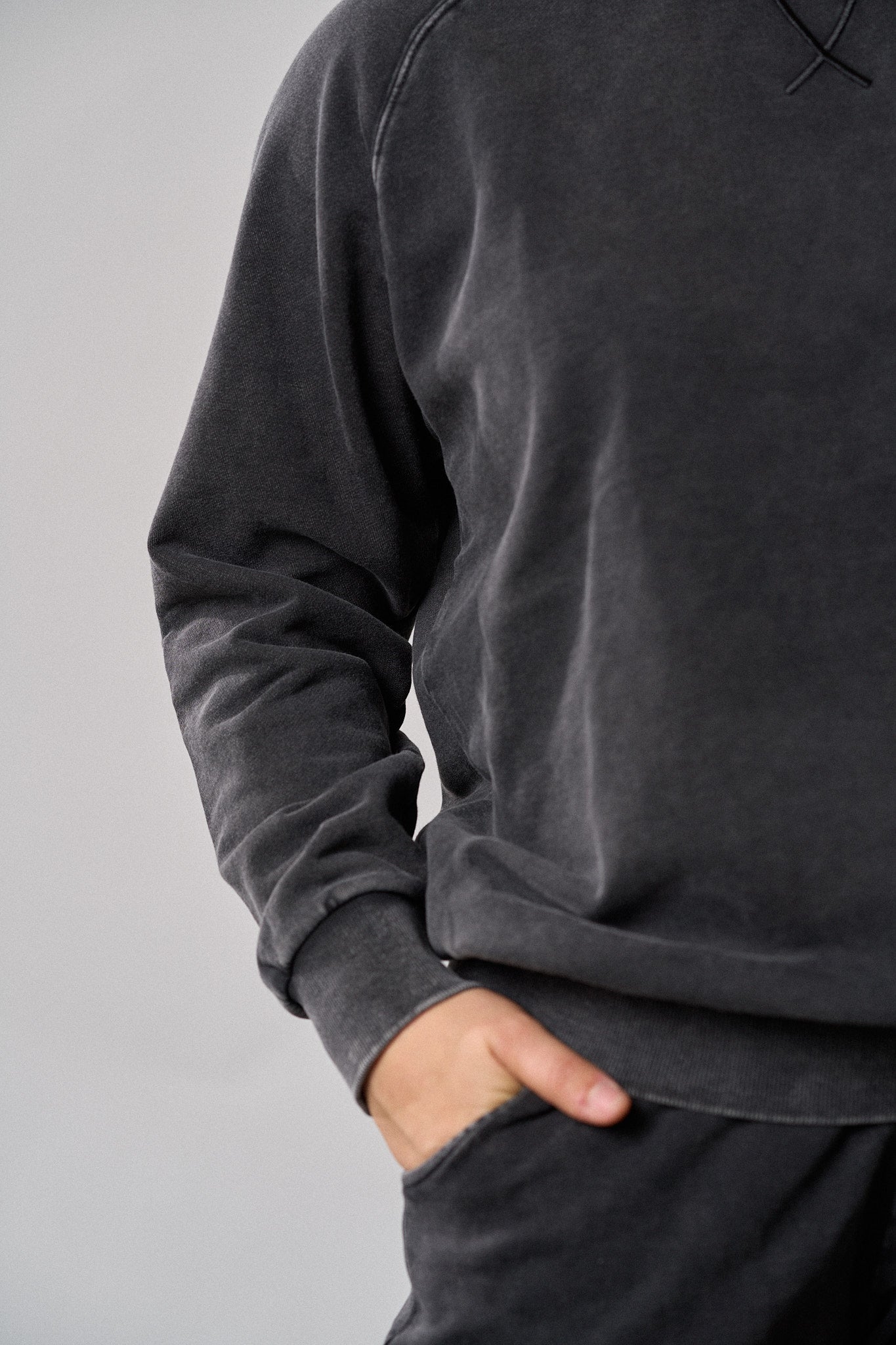 Vintage Acid Wash Black Crewneck Sweatshirt for Men & Women - Soft Cotton Unisex Pullover for Casual Wear & Street Style