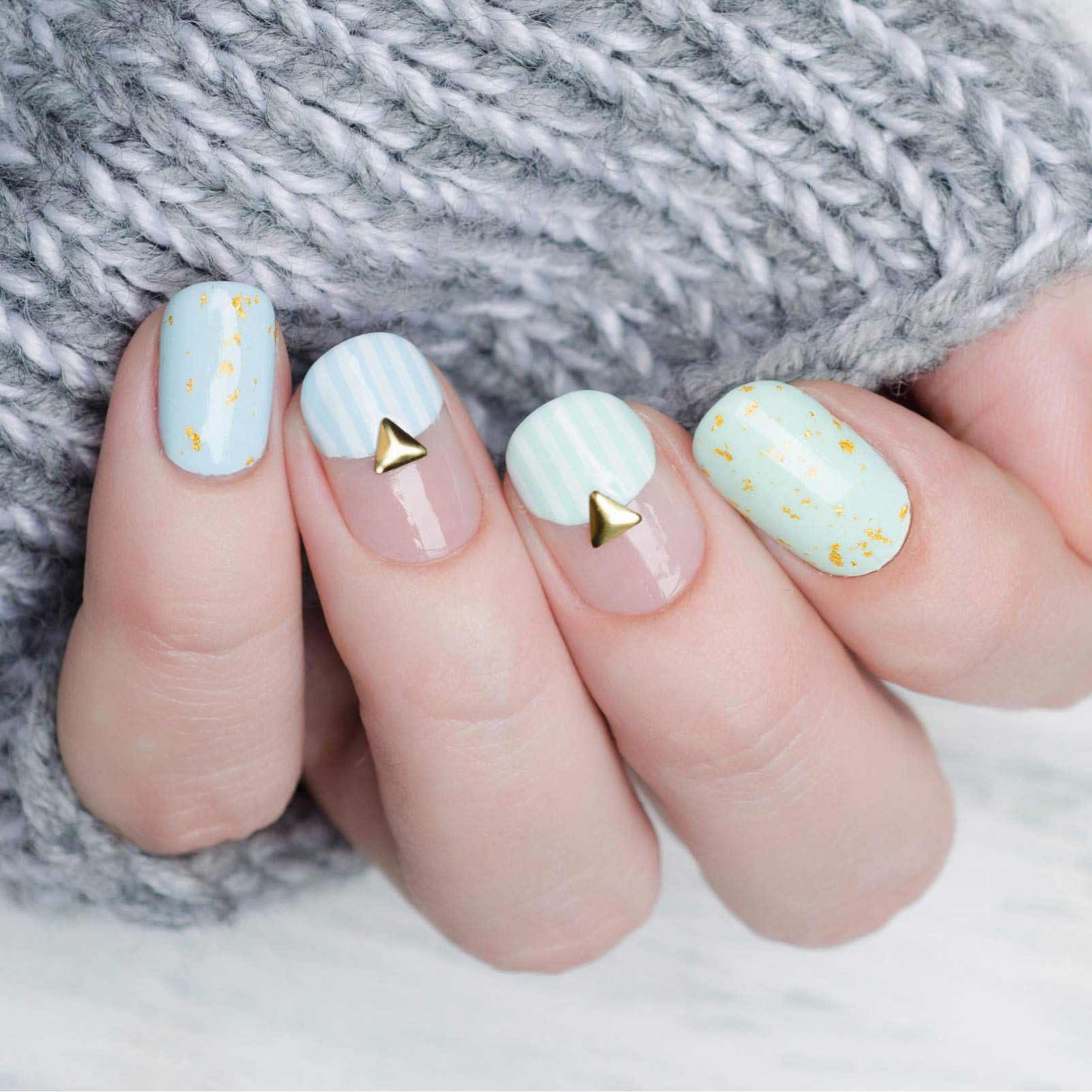 EXCLUZO 1 Set Nail Art Flakes with Tweezer - Irregular Metallic Foil Nail Chips for Manicure - DIY Nail Decoration Supplies for Women - Perfect for Parties, Weddings & Special Occasions